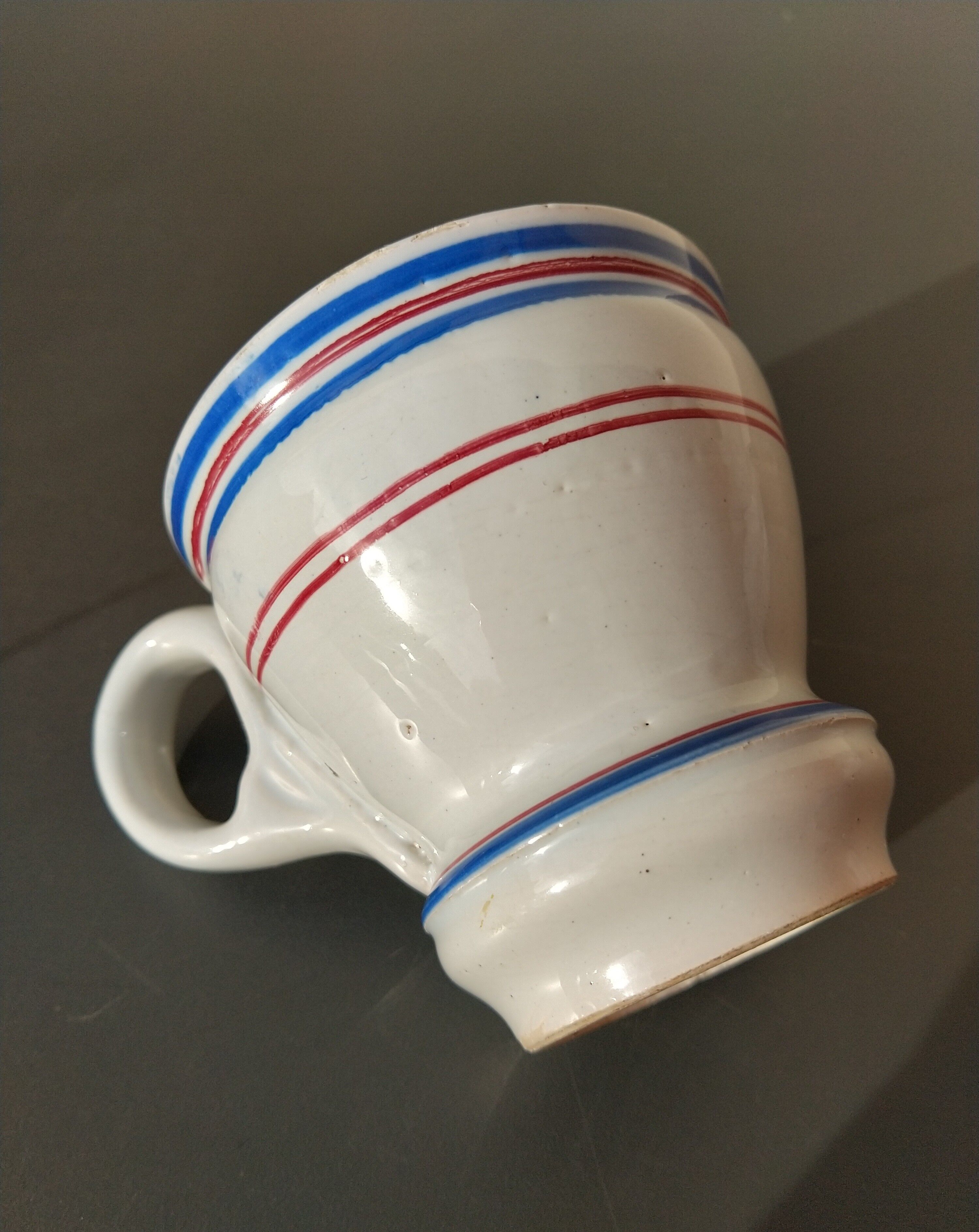 Tasse brûlot vintage en faïence
