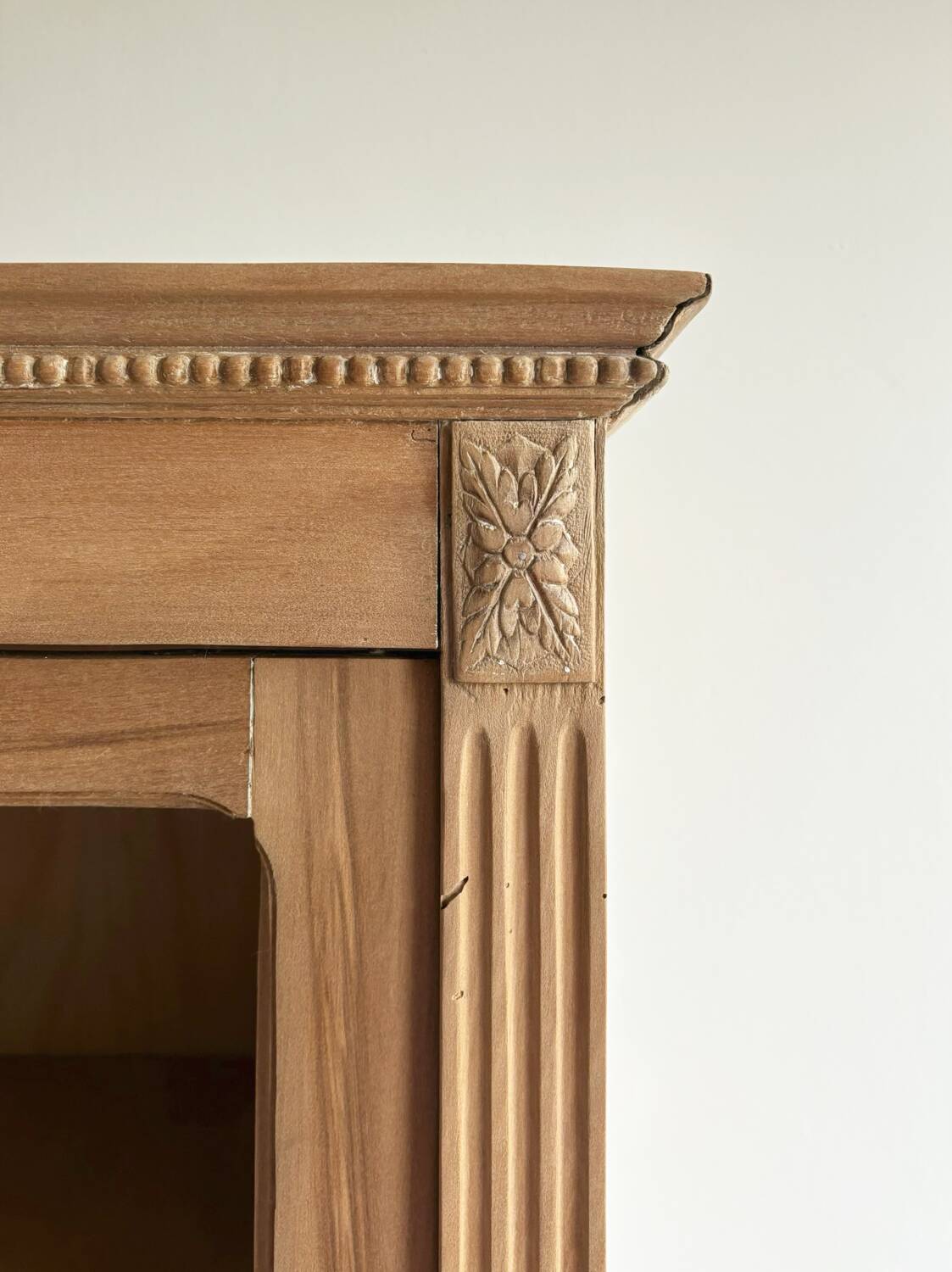 Old Parisian wardrobe solid wood ornaments