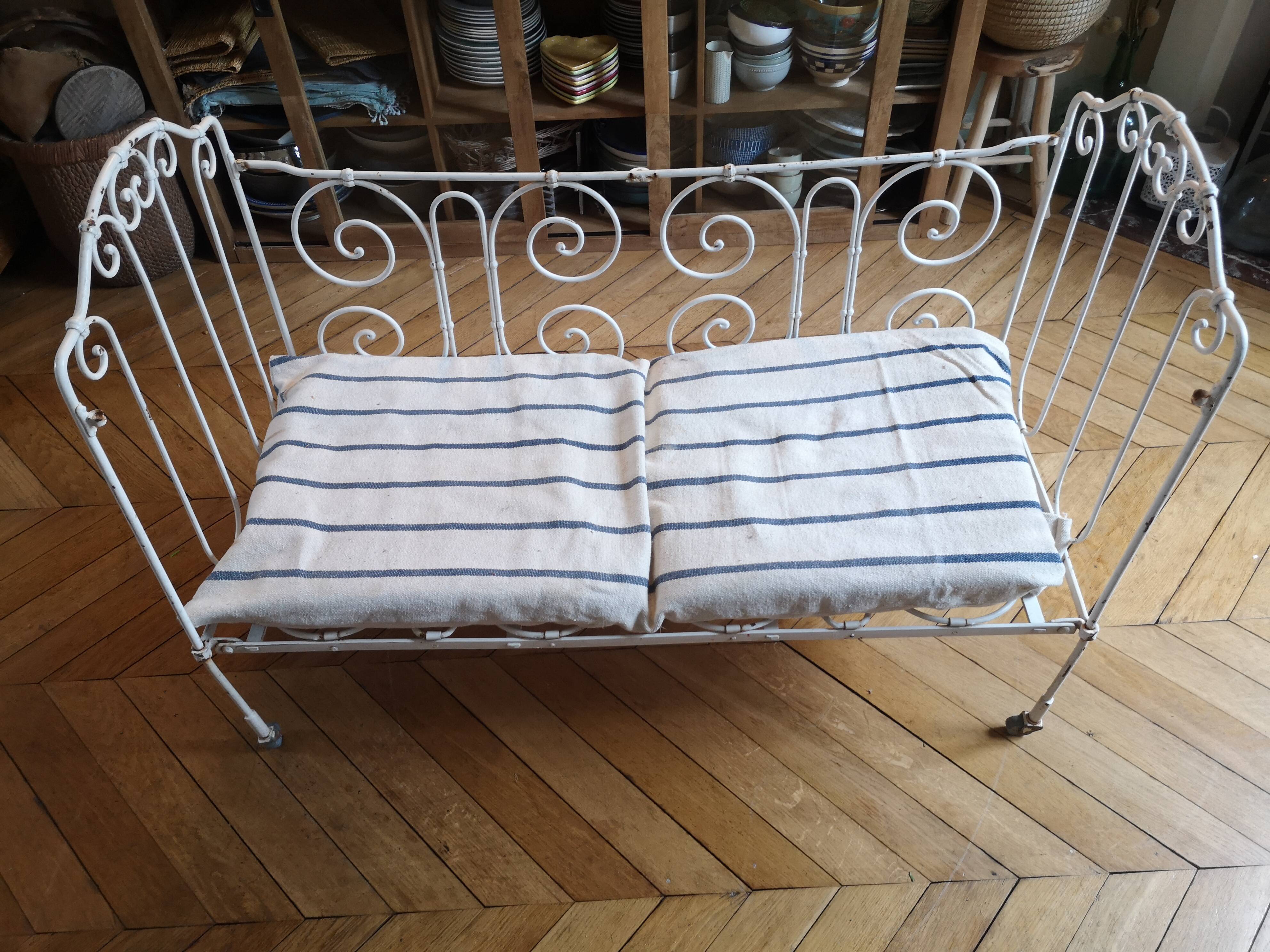 Lit en fer forgé ou banquette
