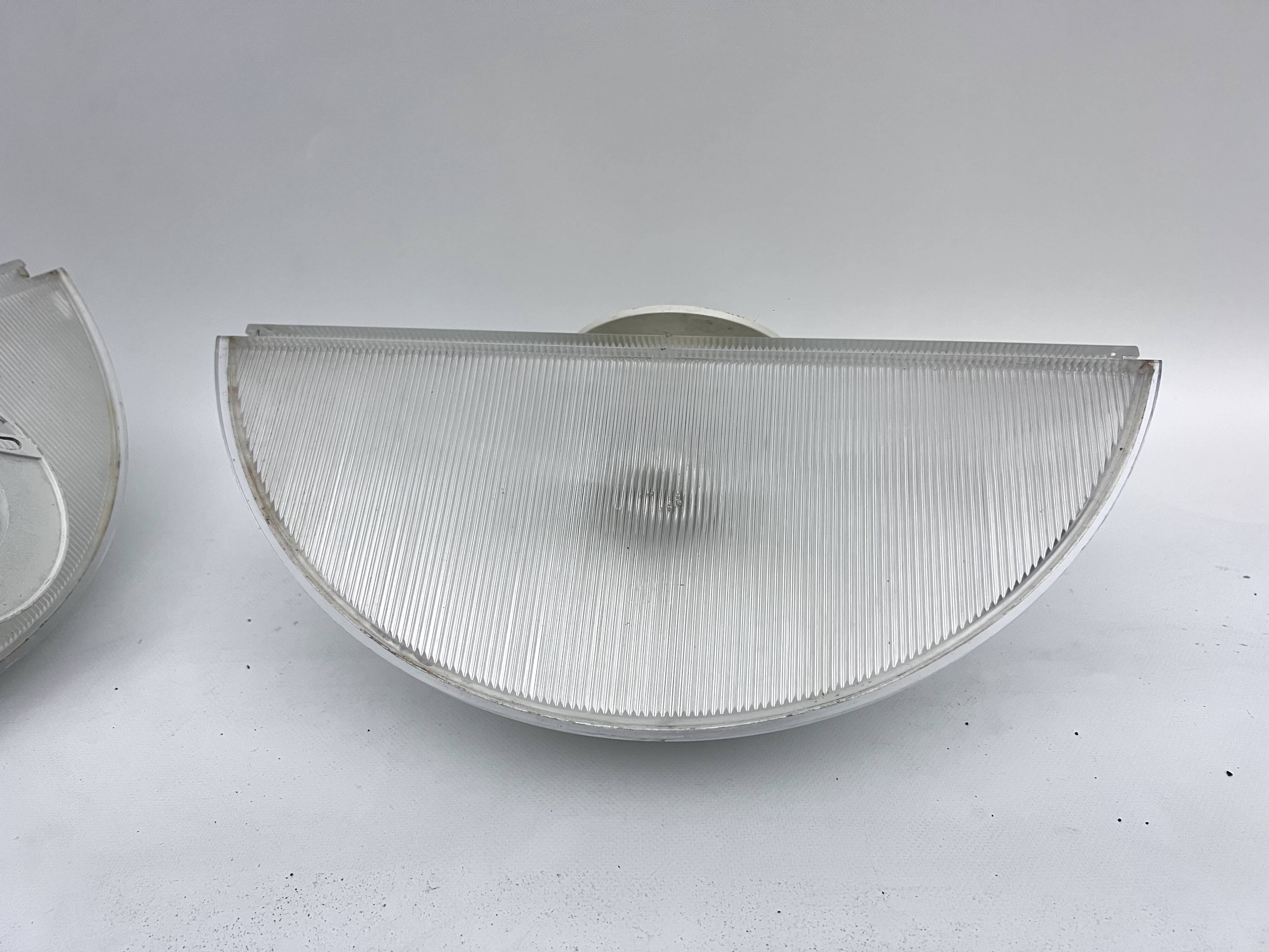 Flos, vintage set of two Quarto sconces by Afra e Tobia Scarpa. Italy 1970s