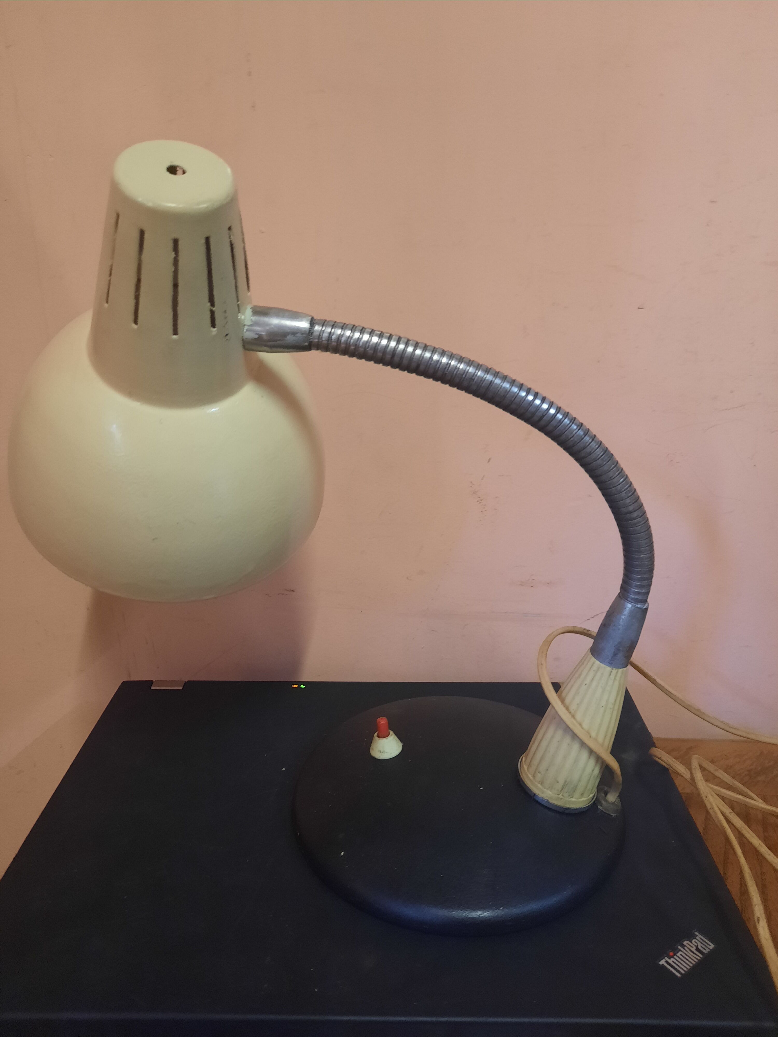 Industrial articulated table lamp