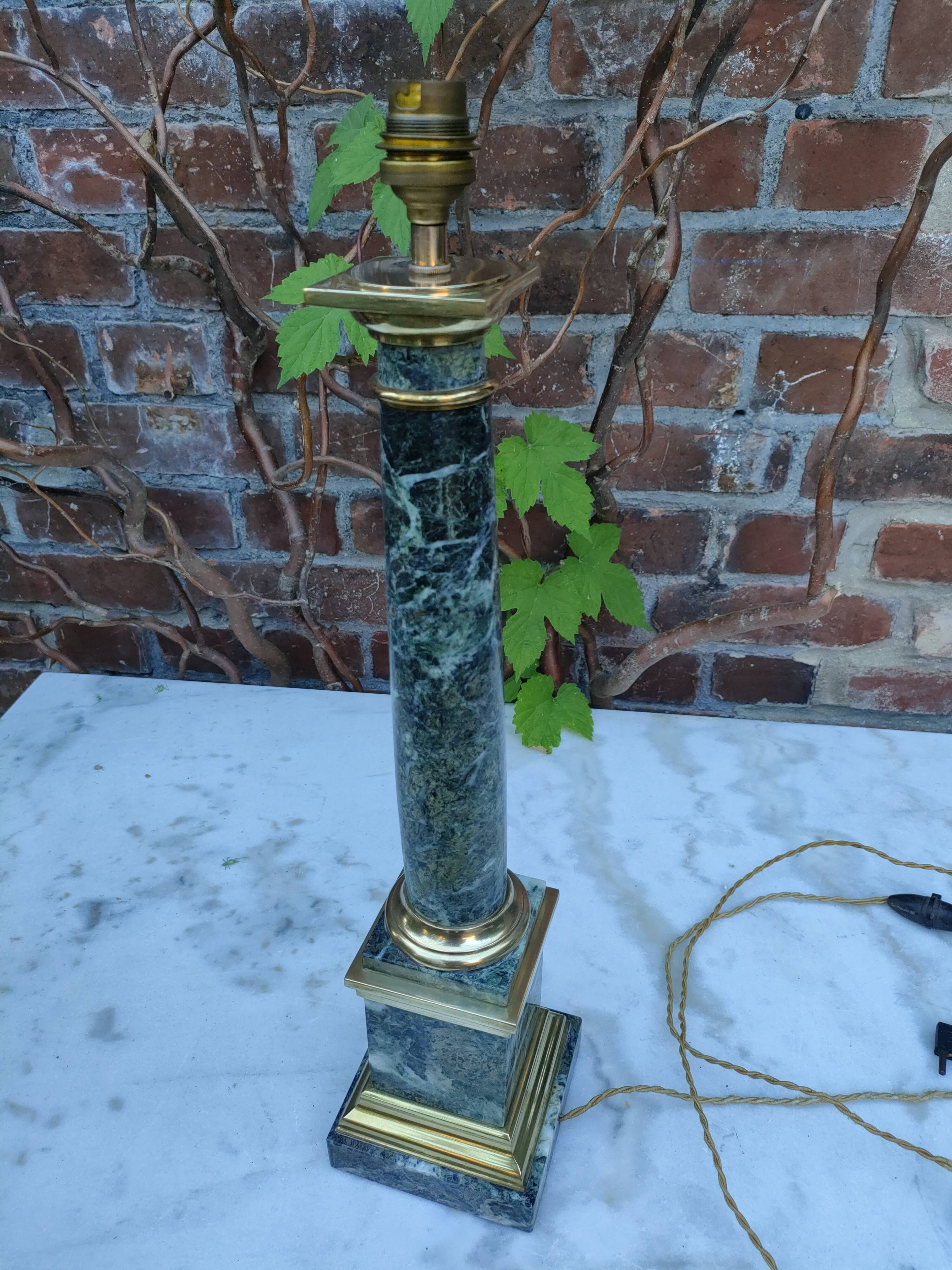 Column lamp base in Corinthian style in Napoleon III green marble.