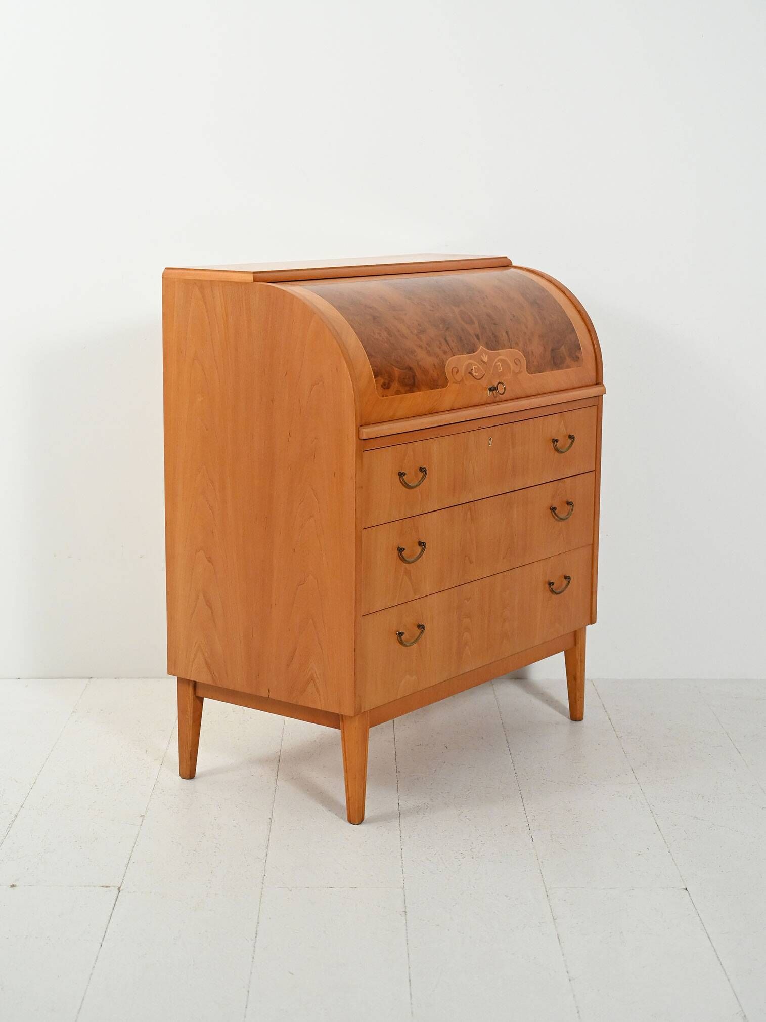 Secrétaire in Scandinavian birch with inlaid roll-top