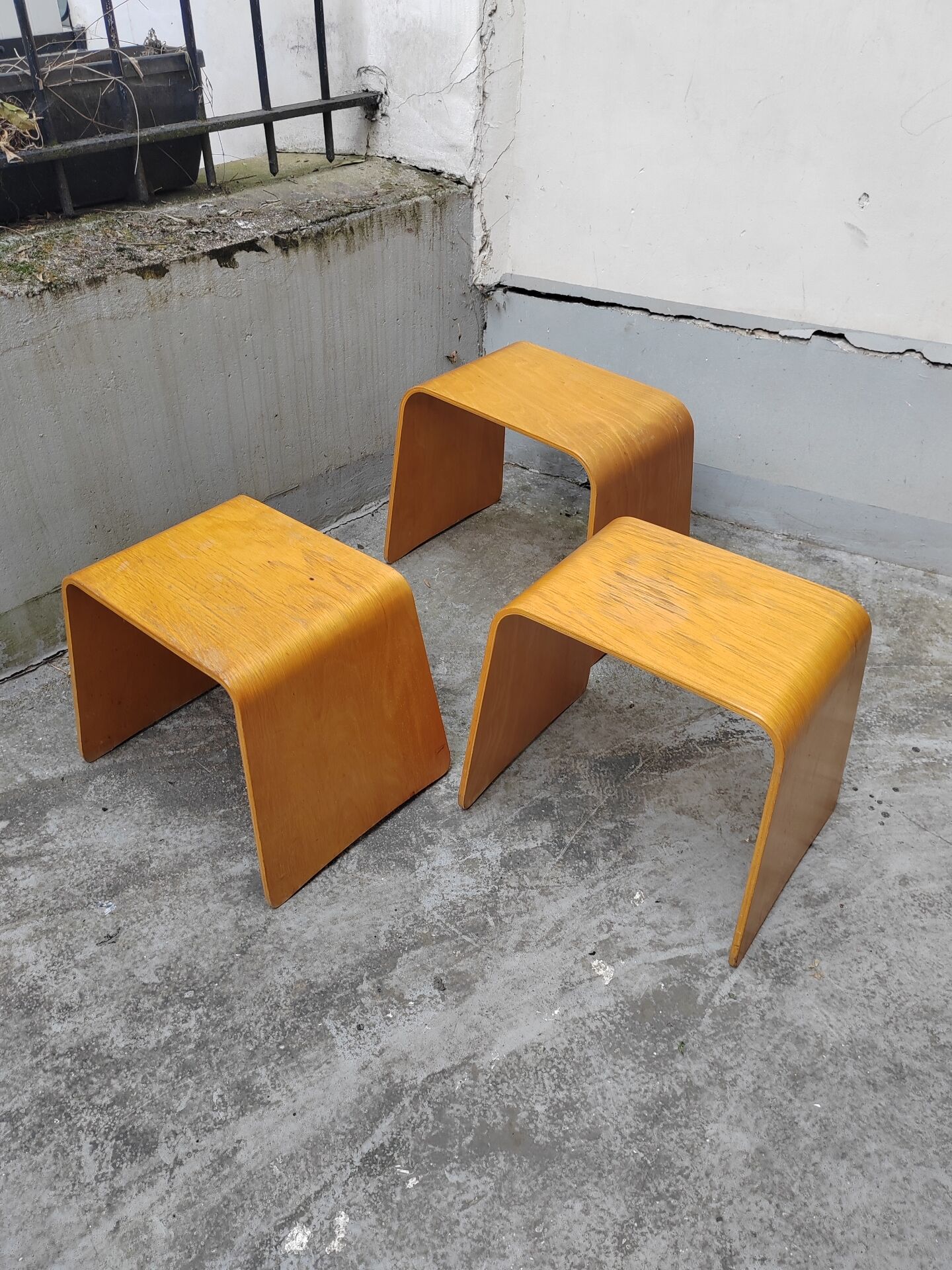 Nested tables with curved wood