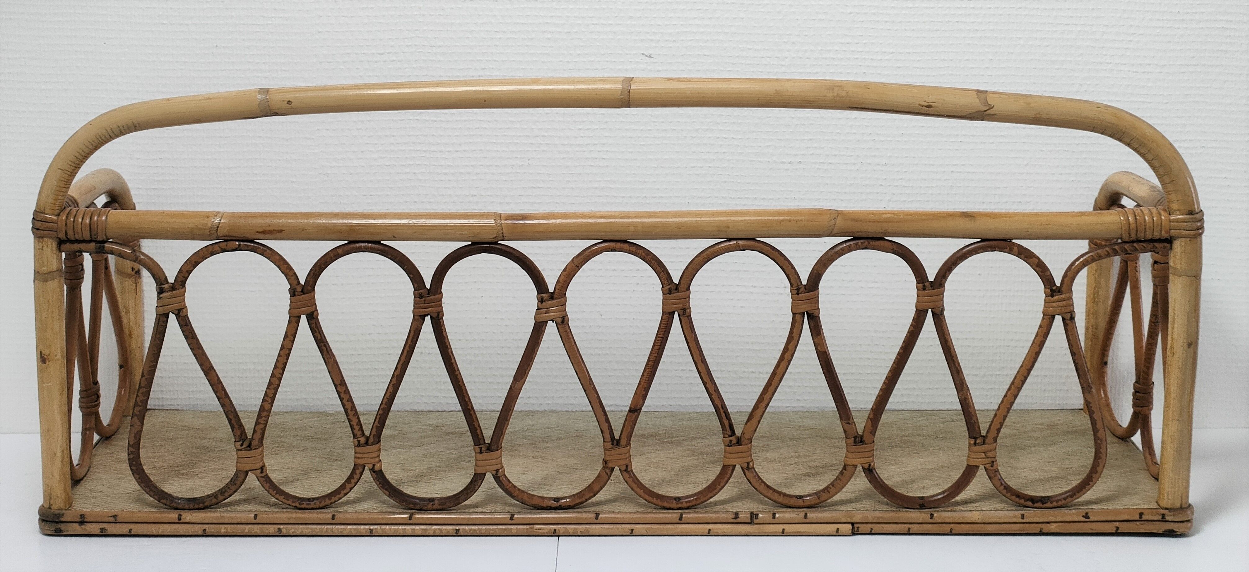 Shelf in curved bamboo and vintage rattan