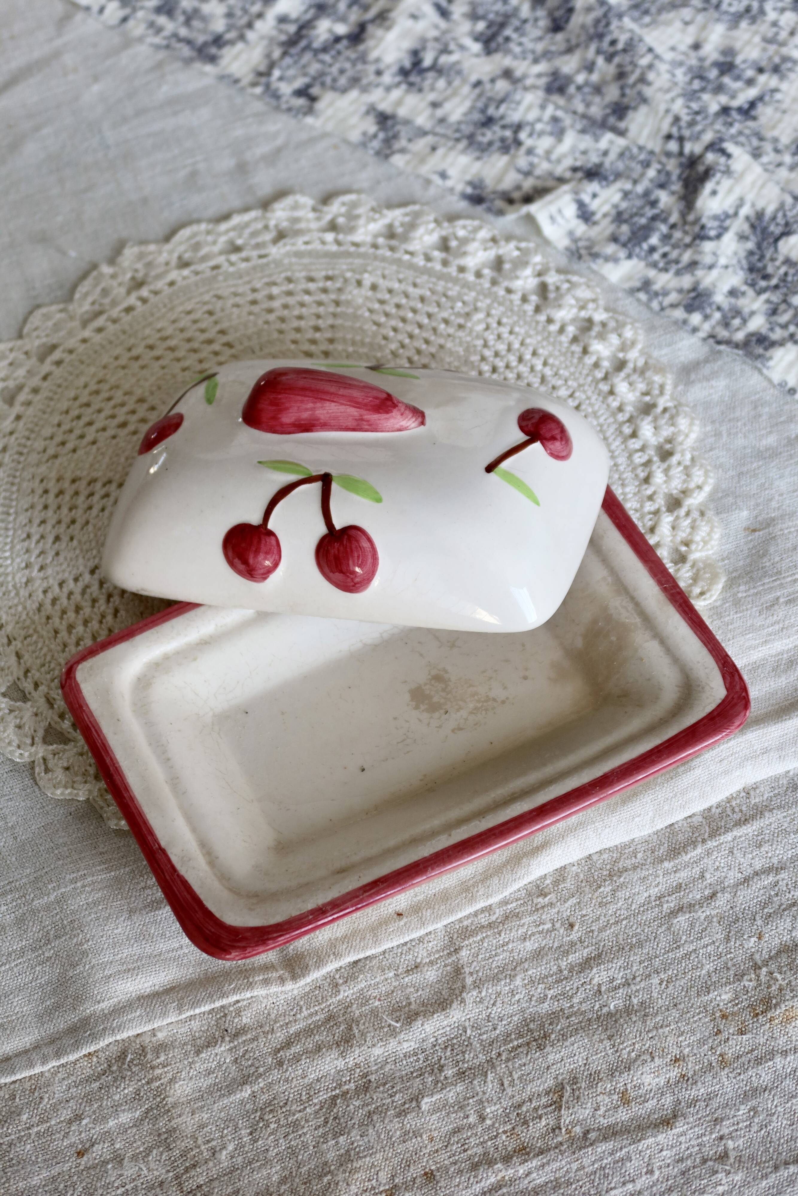 Vintage butter dish in slip and earthenware - Cherry pattern