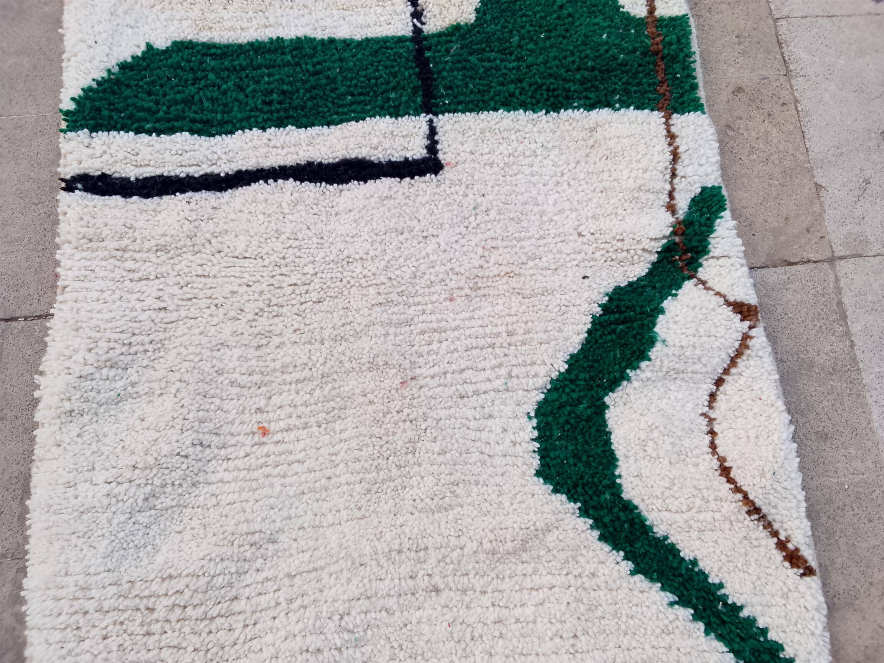 Large Moroccan wool rug 2.5 x 1.5 m