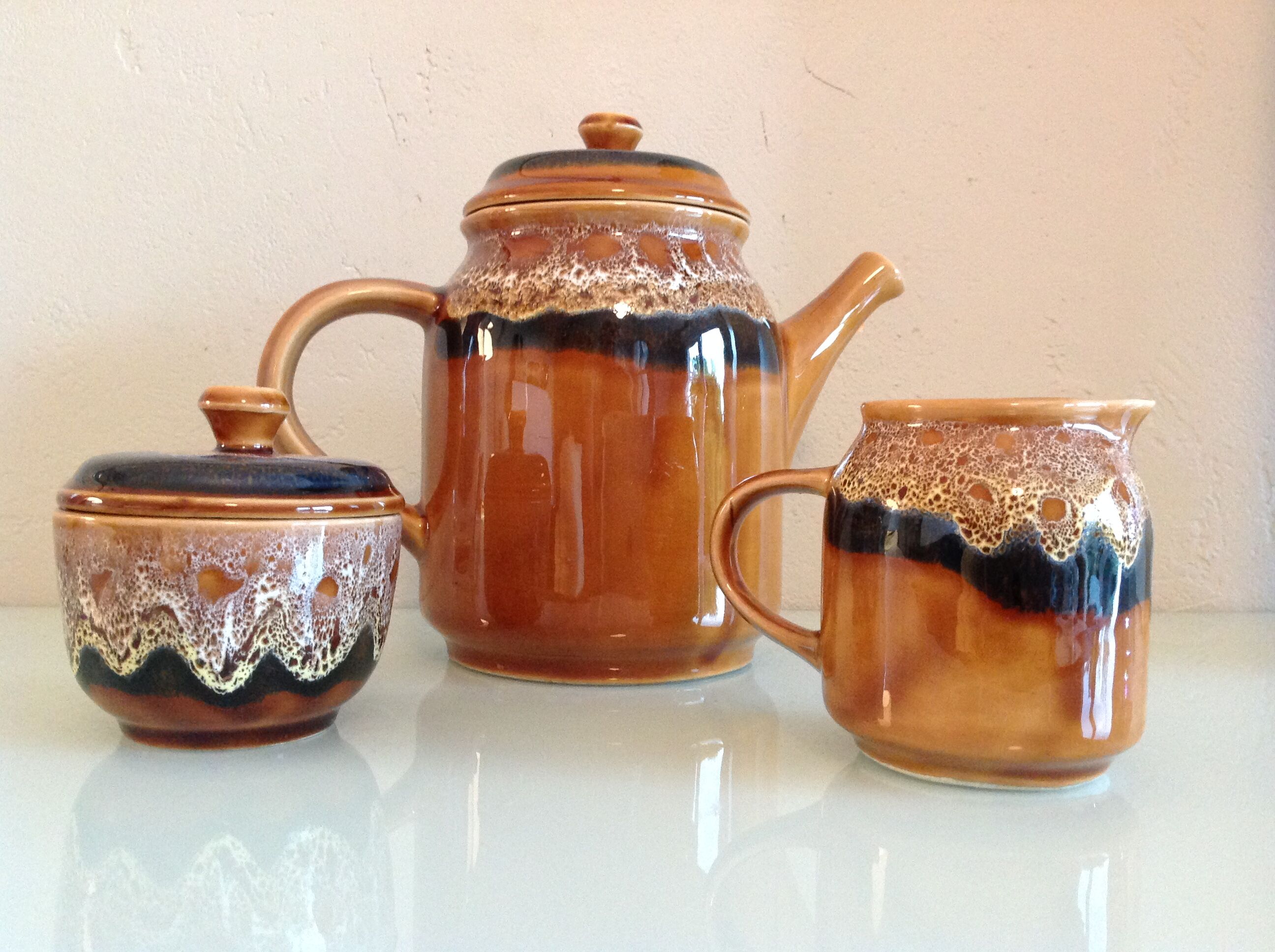 Coffee maker, milk pot and sugar décor Hawaii of the Sarreguemines vintage Earthenware 60s-70s