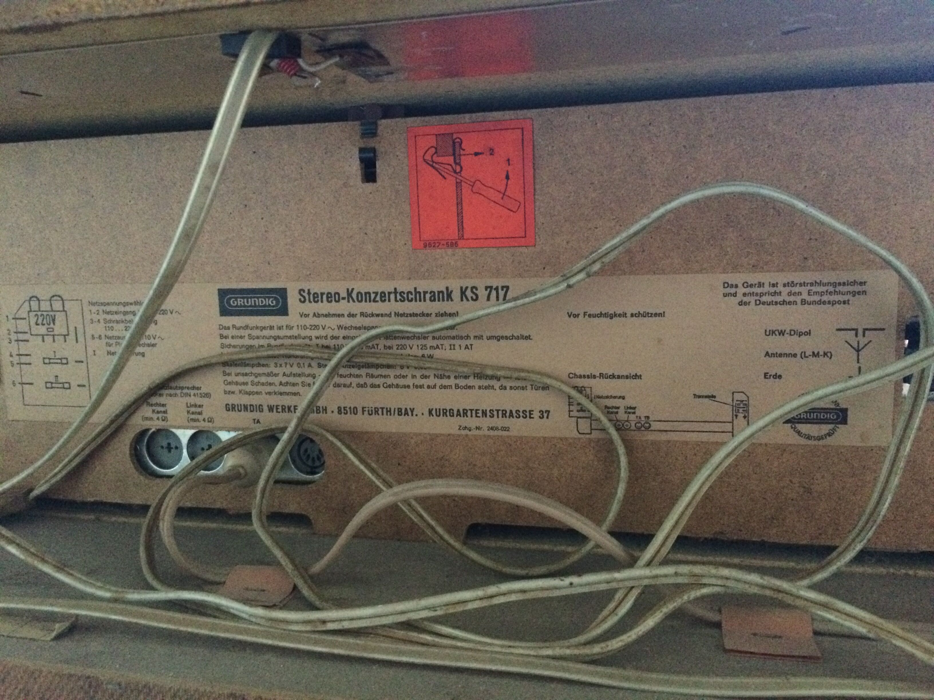 Meuble radio Grundig KS 717