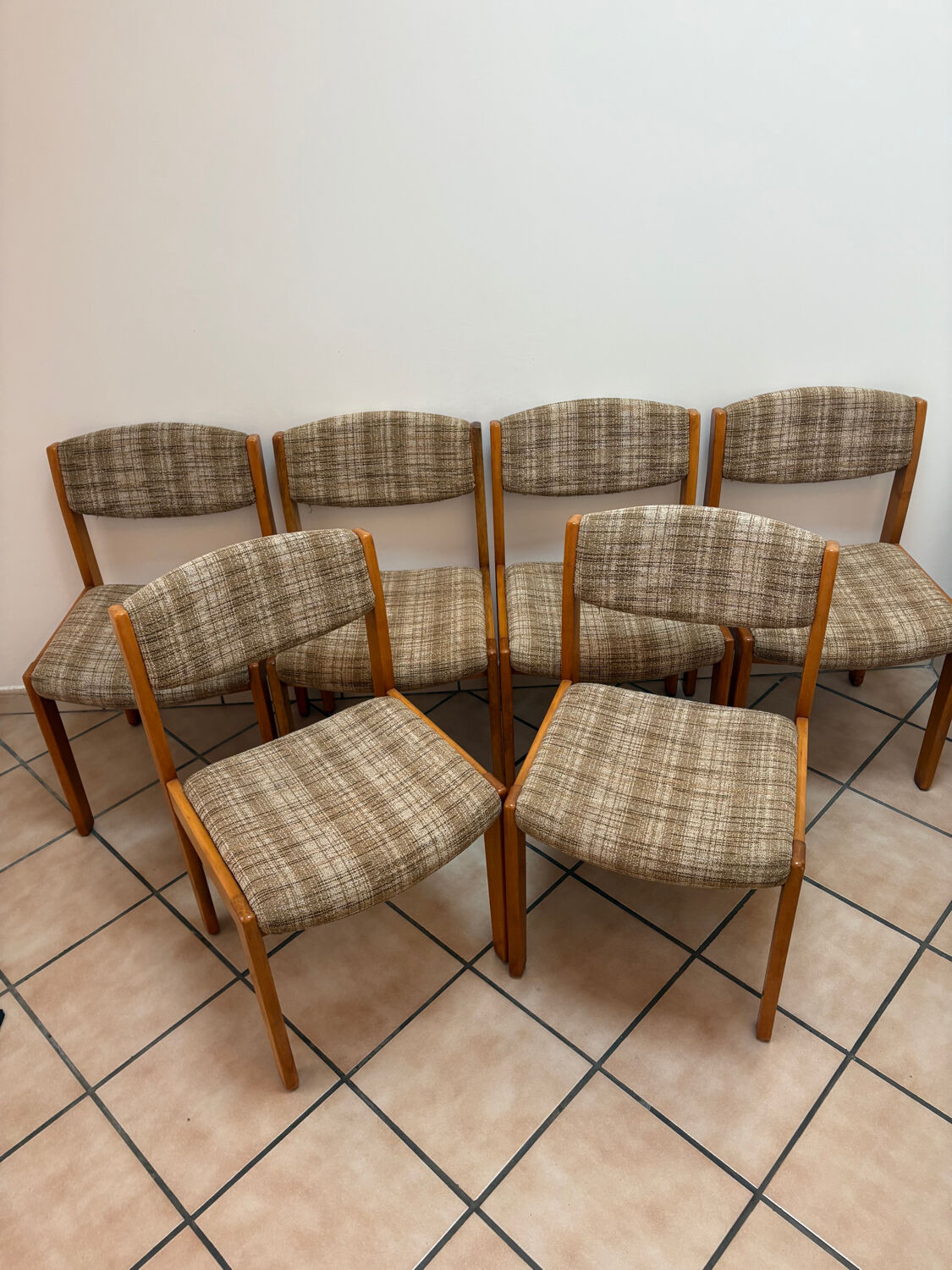 Set of 6 vintage wooden chairs – 70s style