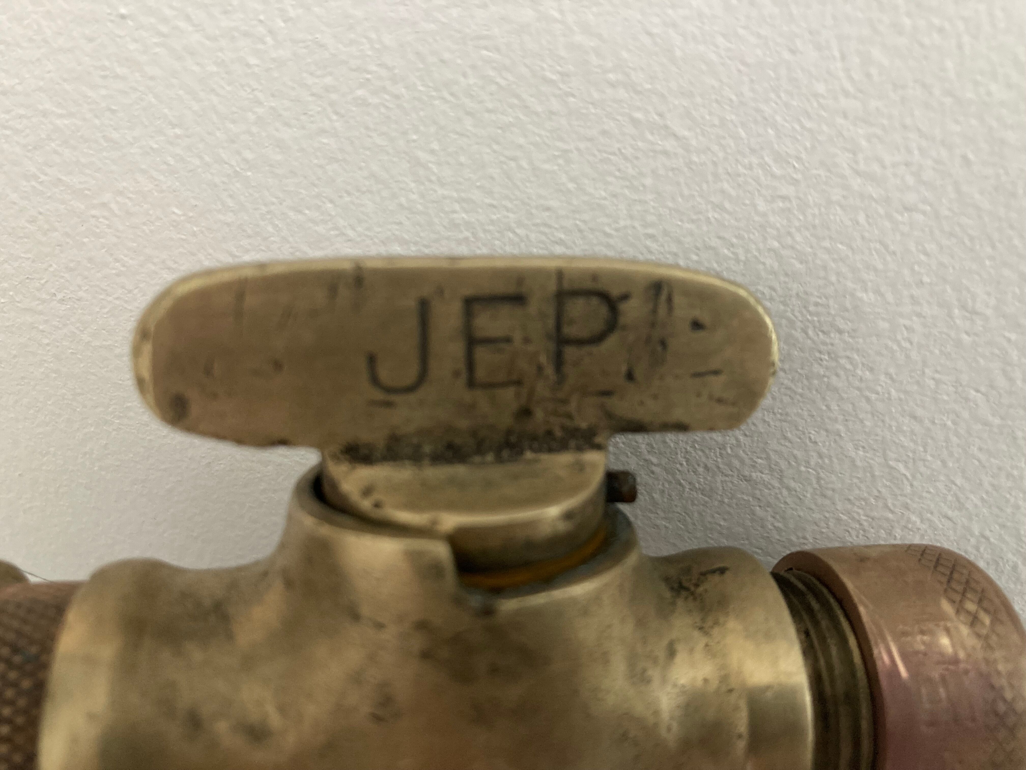 Adjustable solid brass garden lance