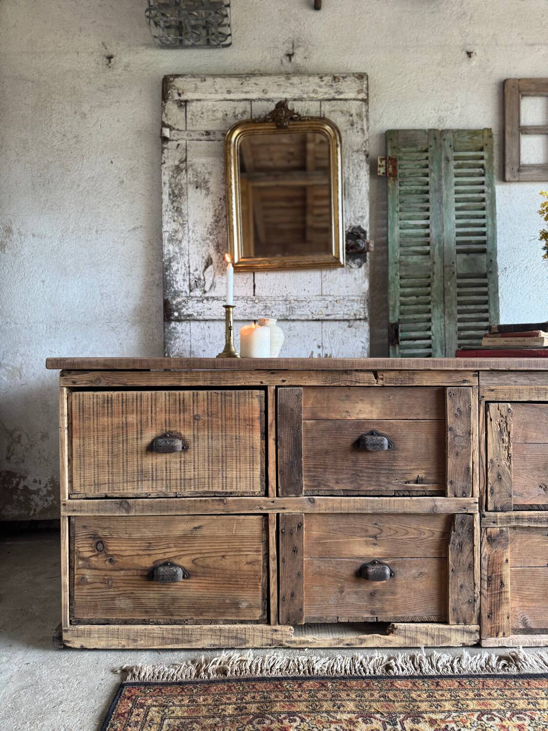 The workshop cabinet with 8 drawers.