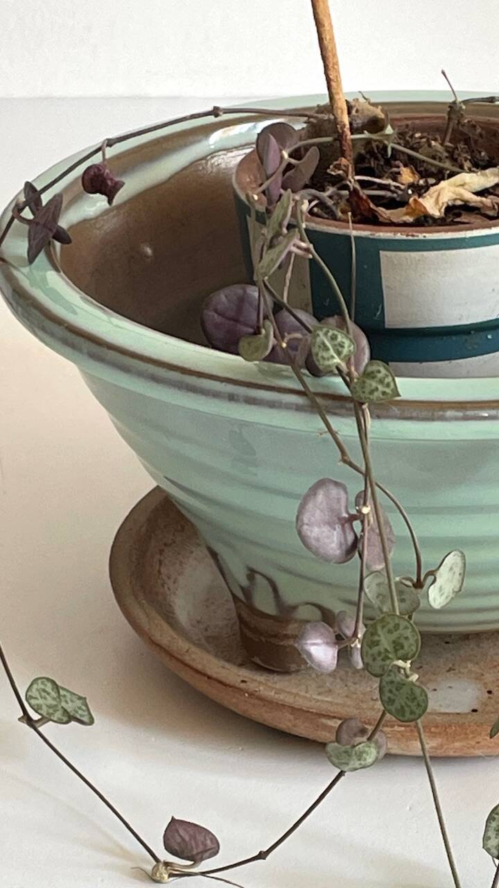 Pot tripode et soucoupe céramique vintage