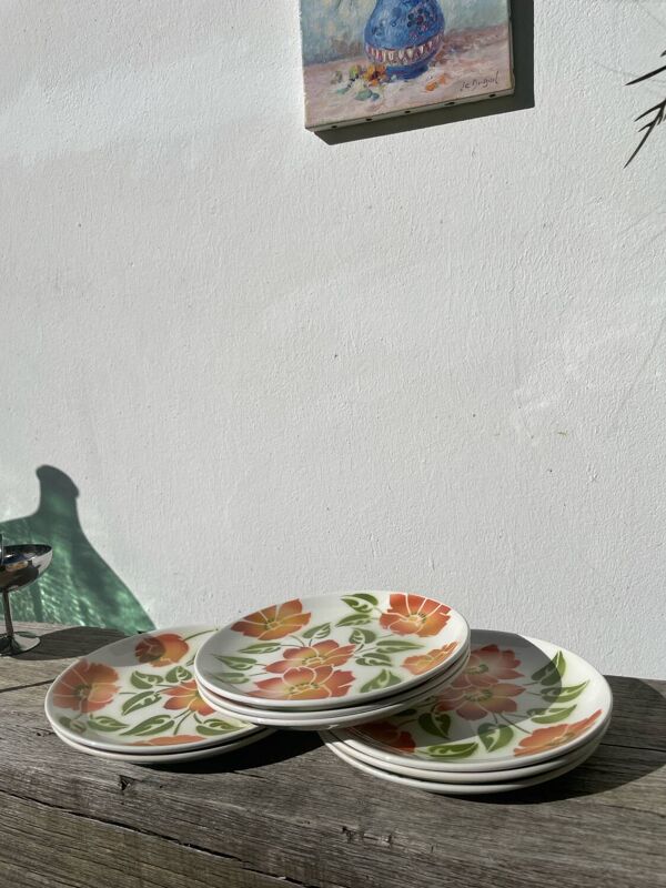 8 assiettes plates à fleurs Moulin des Loups