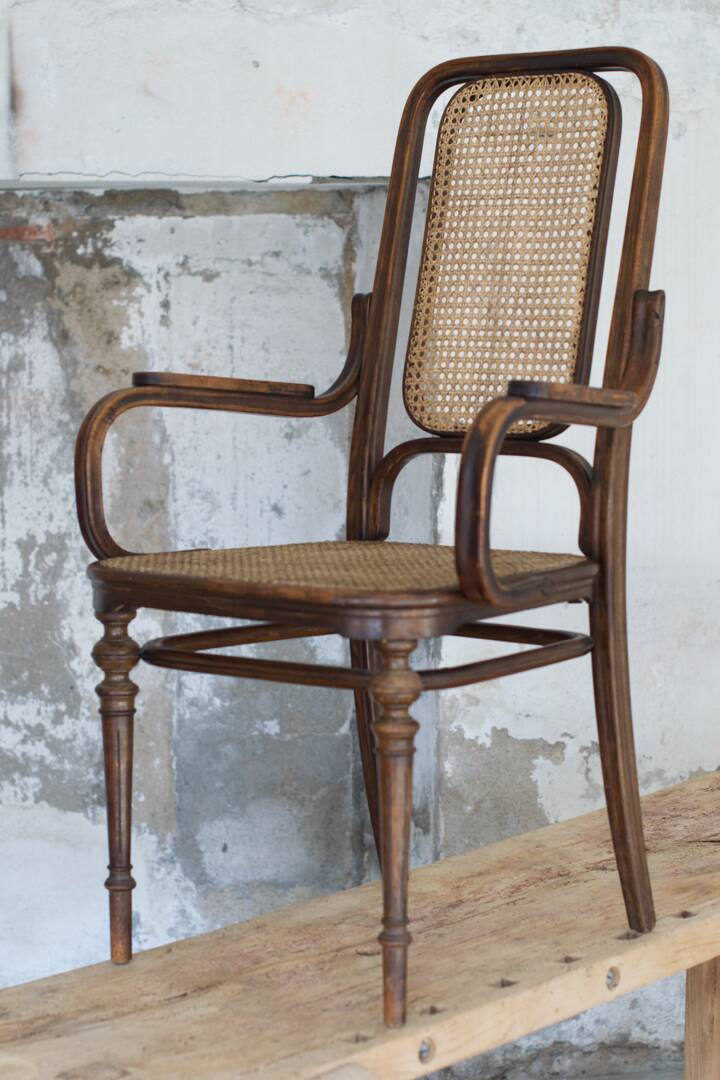 Michael Thonet curved walnut armchair - 1914