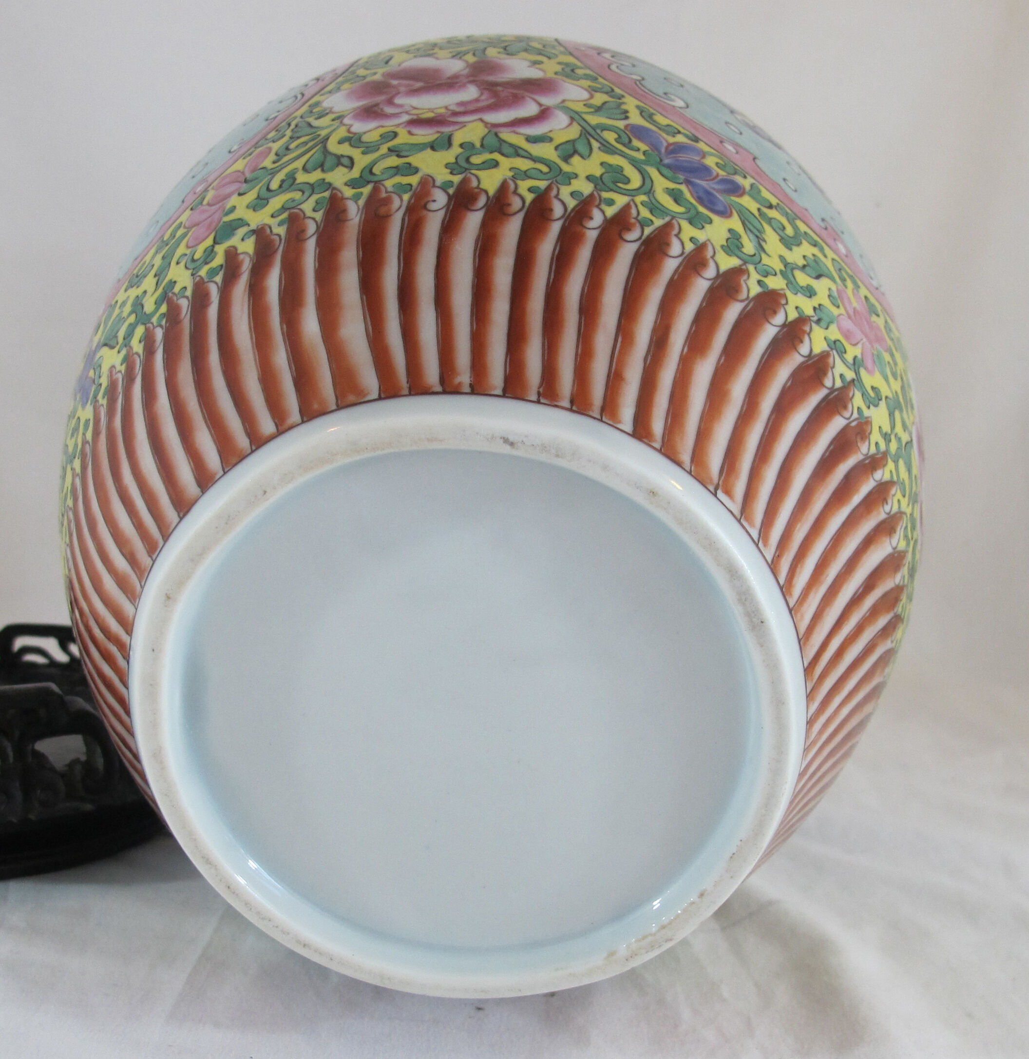 Chinese vase pink family