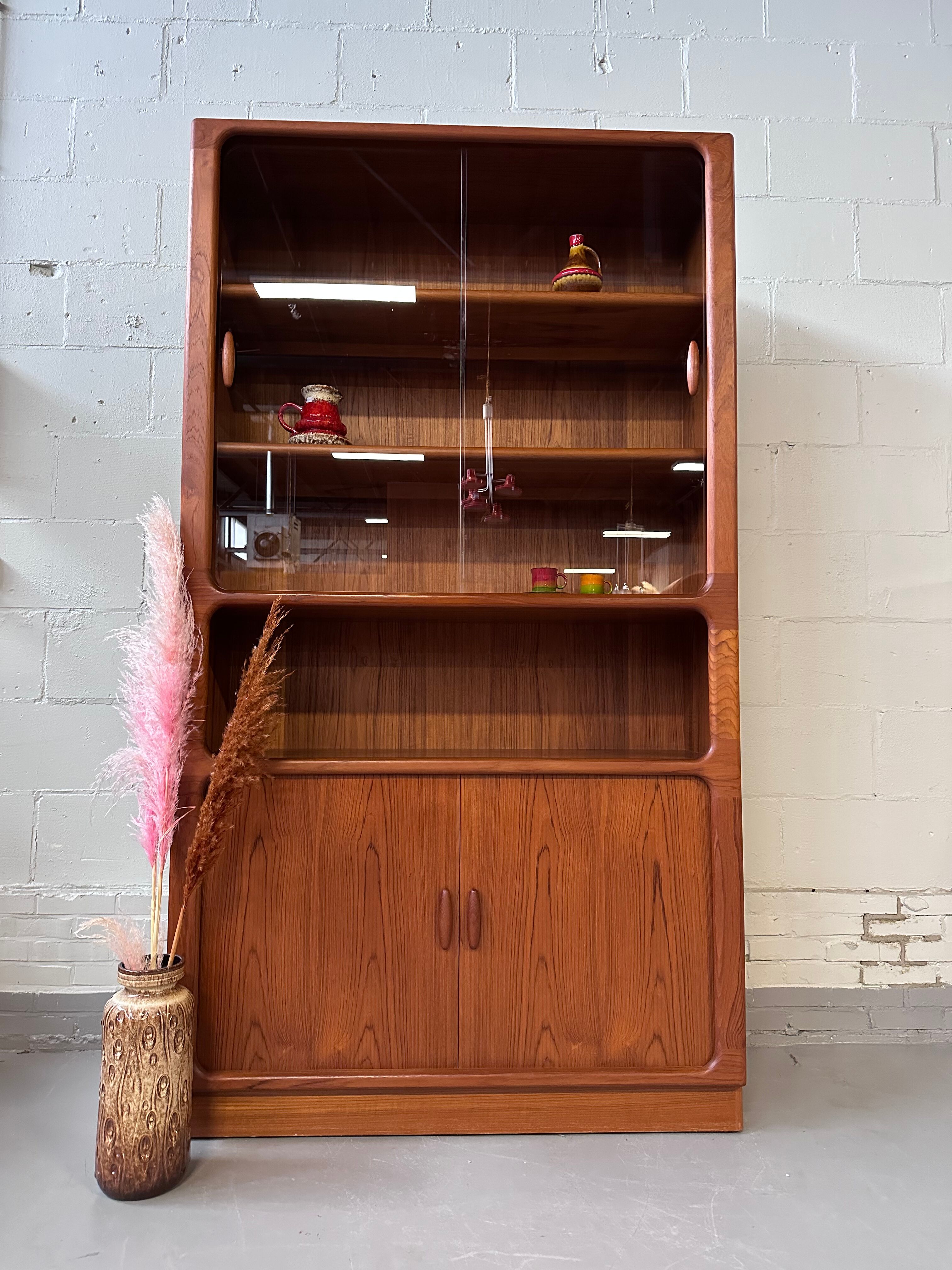 Dyrlund teak highboard closet