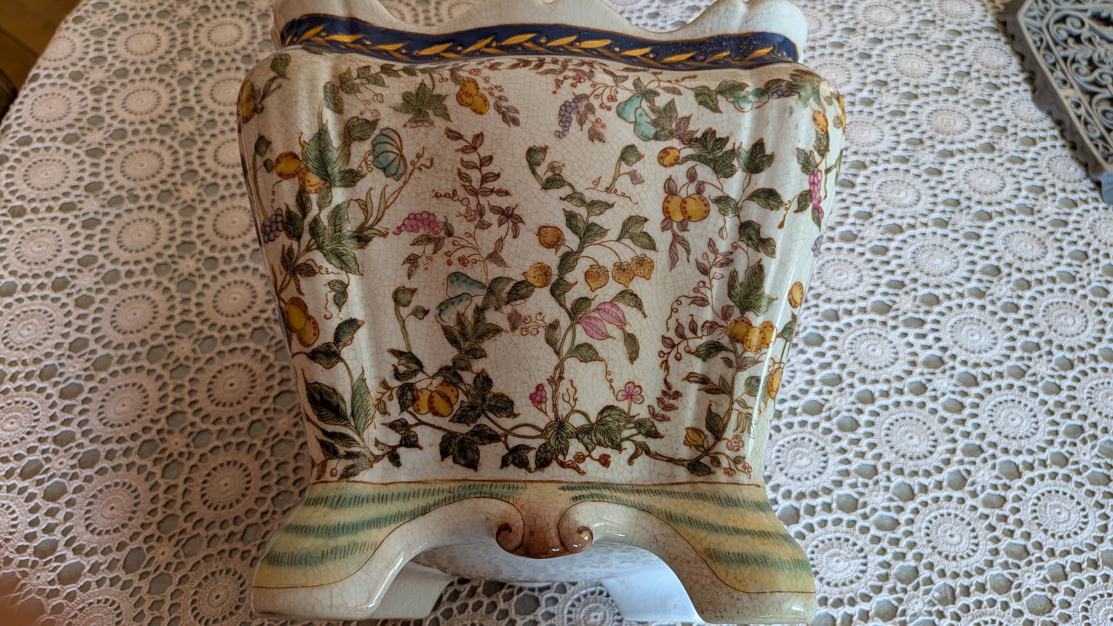 Antique jardinière in Lunéville earthenware – 1885 – Bird decoration