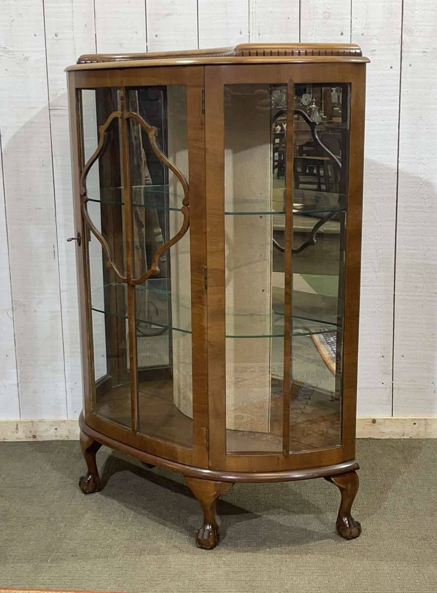 English display cabinet from the 1950s in walnut