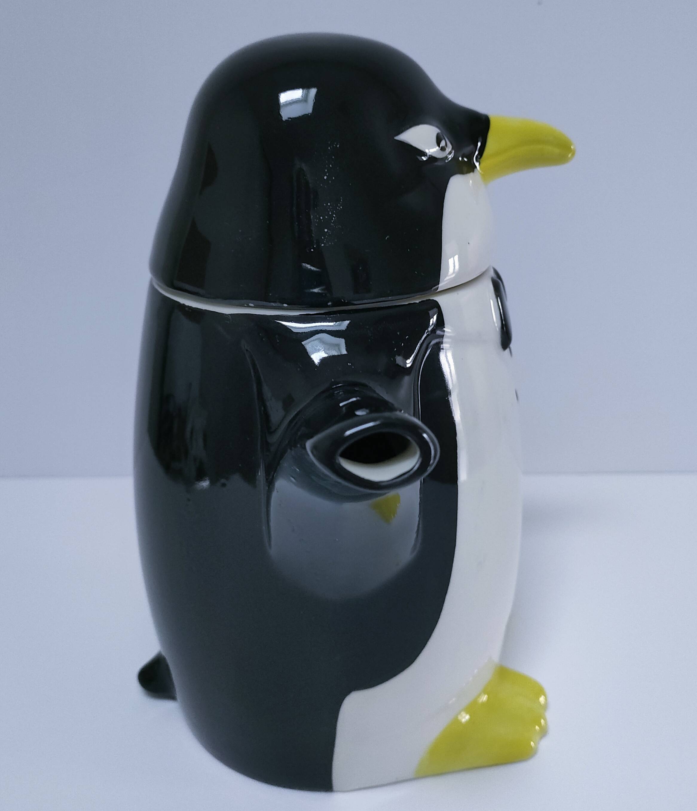 penguin teapot earthenware stamped 70s