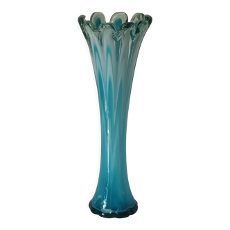 Vase bleu en verre soufflé vintage