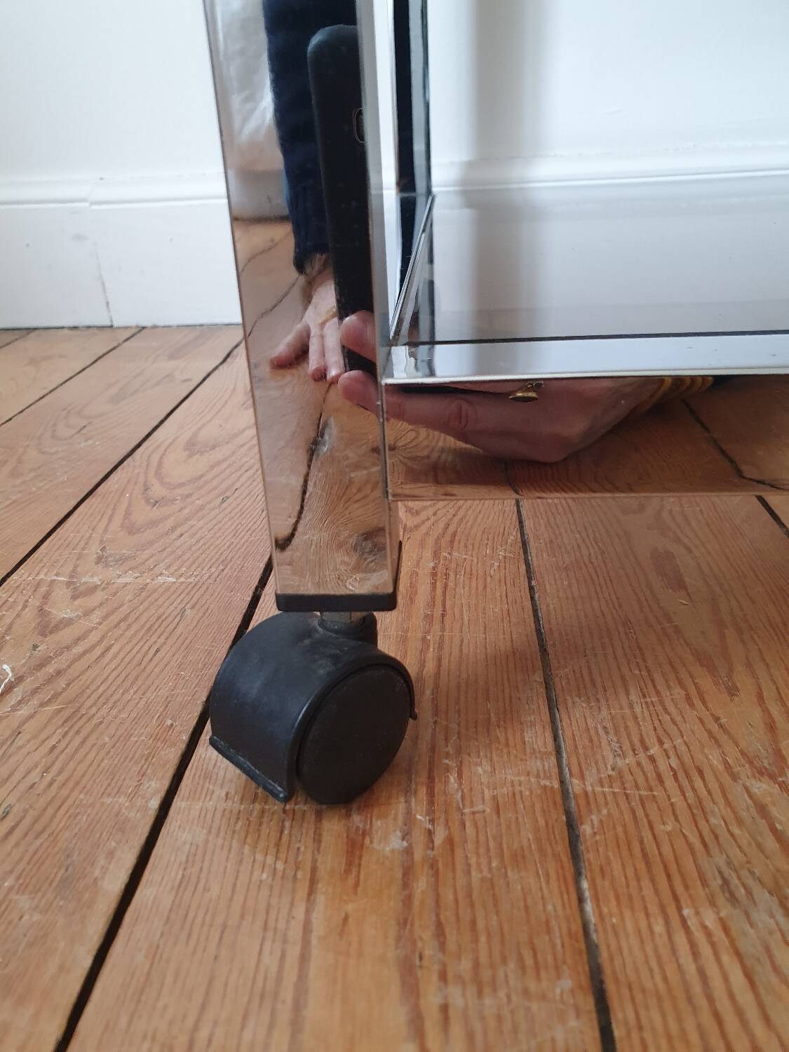 Serving cart in chromed metal and smoked glass, 1980s