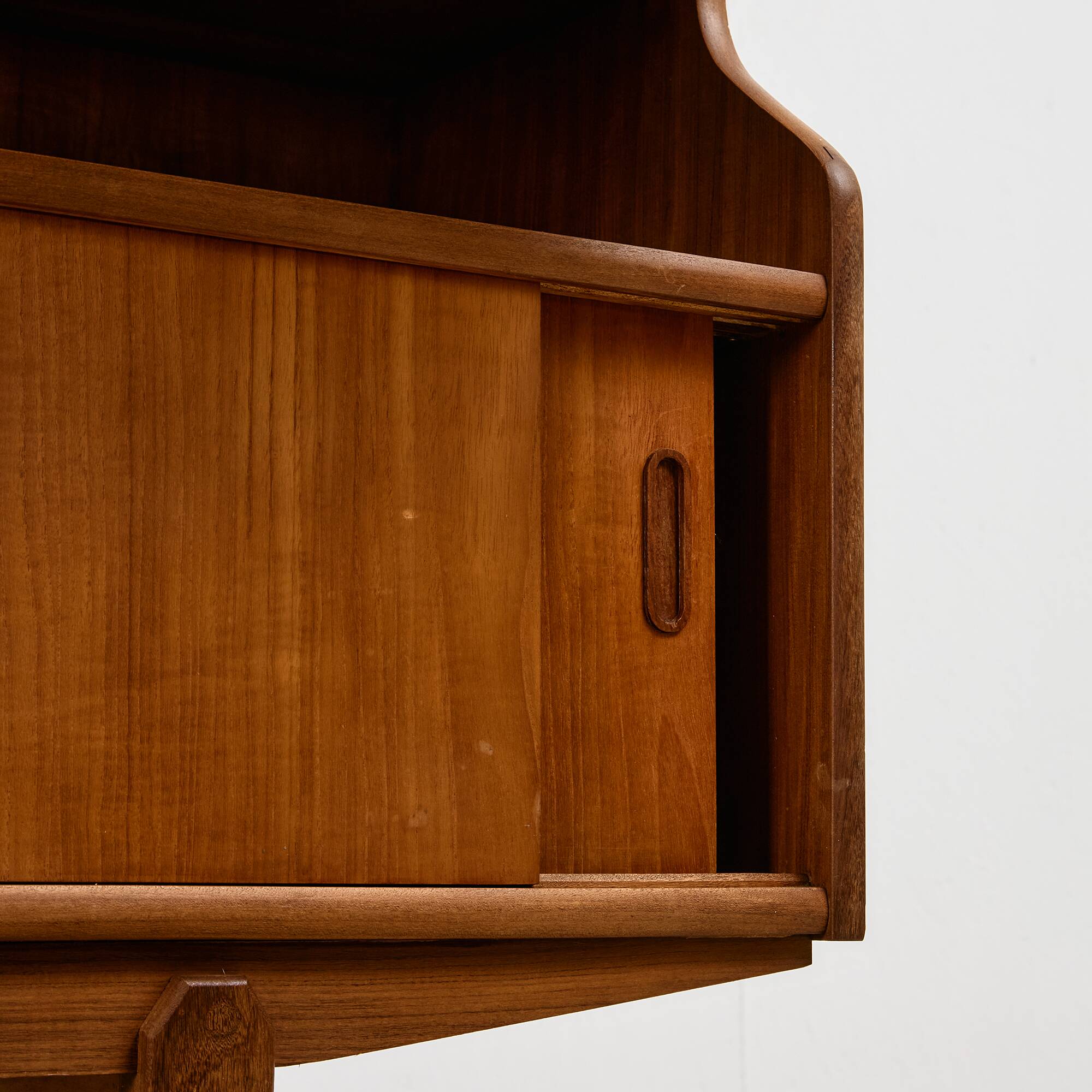 Mid-Century Teak Highboard with Sculpted Legs, Storage and Glass Shelf, 1960s