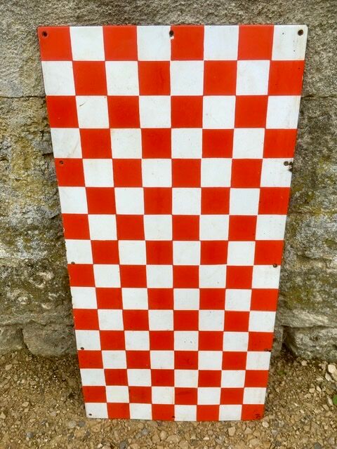 Small Parisian buffet sliding doors