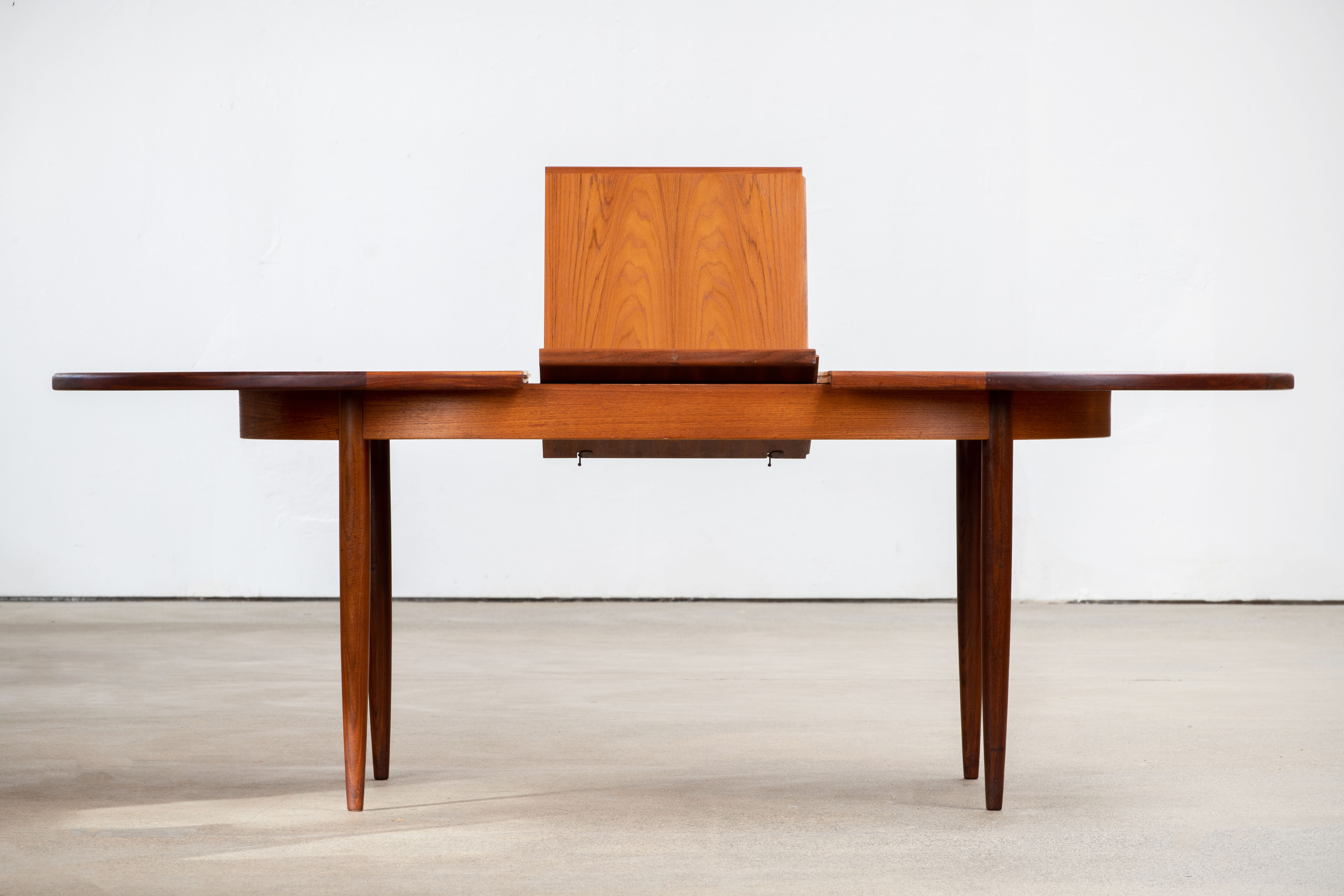 Vintage Scandinavian Table – 163 cm / 208 cm