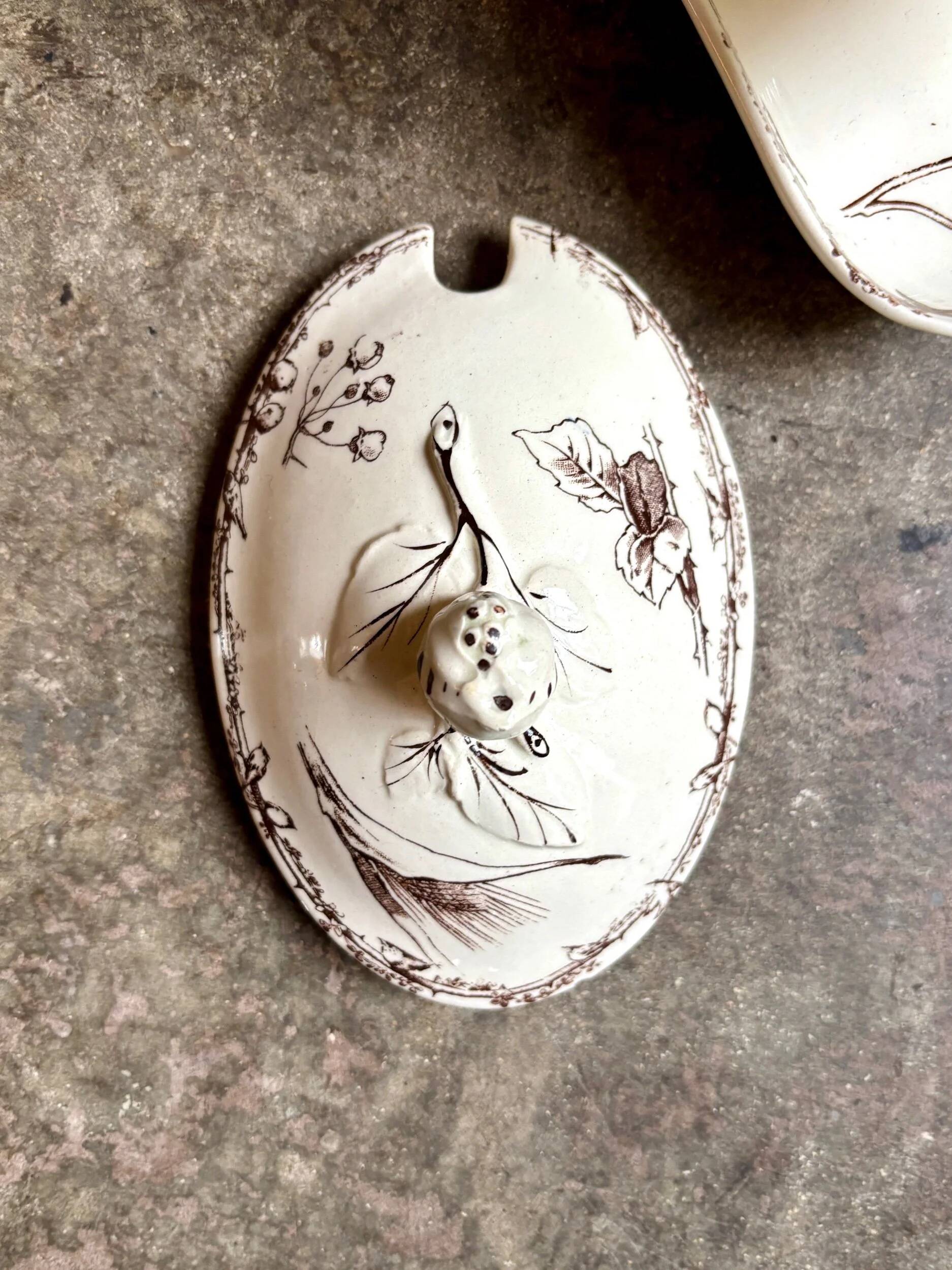 HB & Cie brown ironstone gravy boat with lid