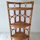 Etagère d'angle en rotin