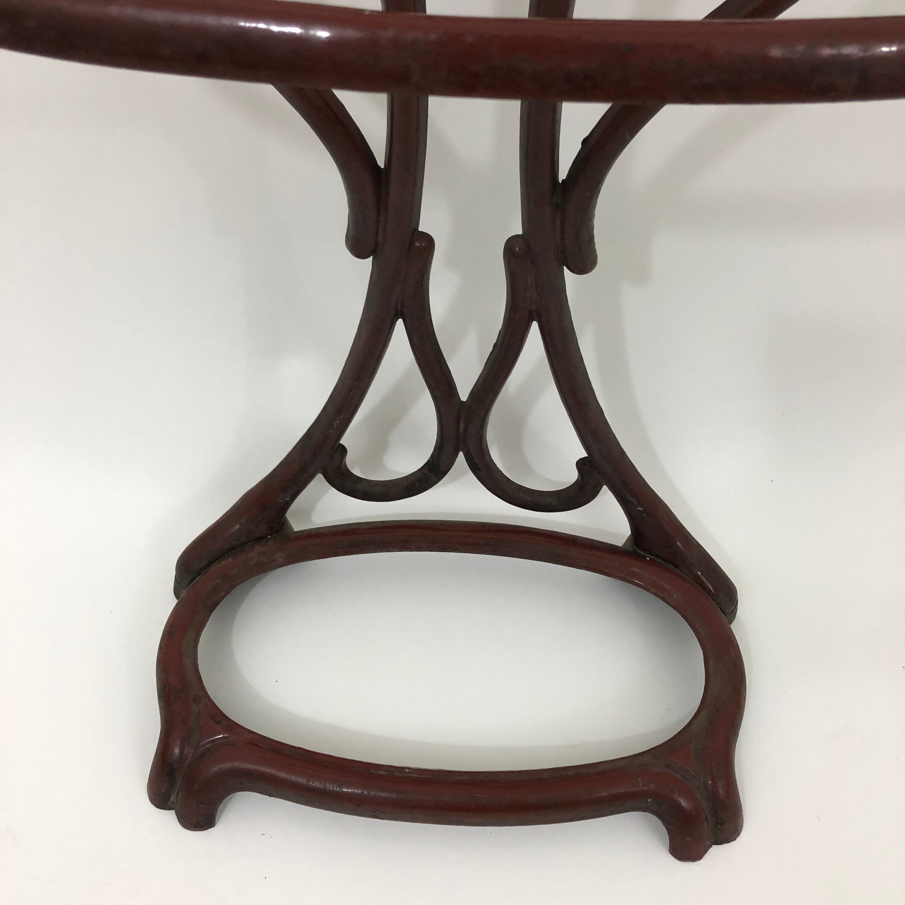 Red-cast iron umbrella door