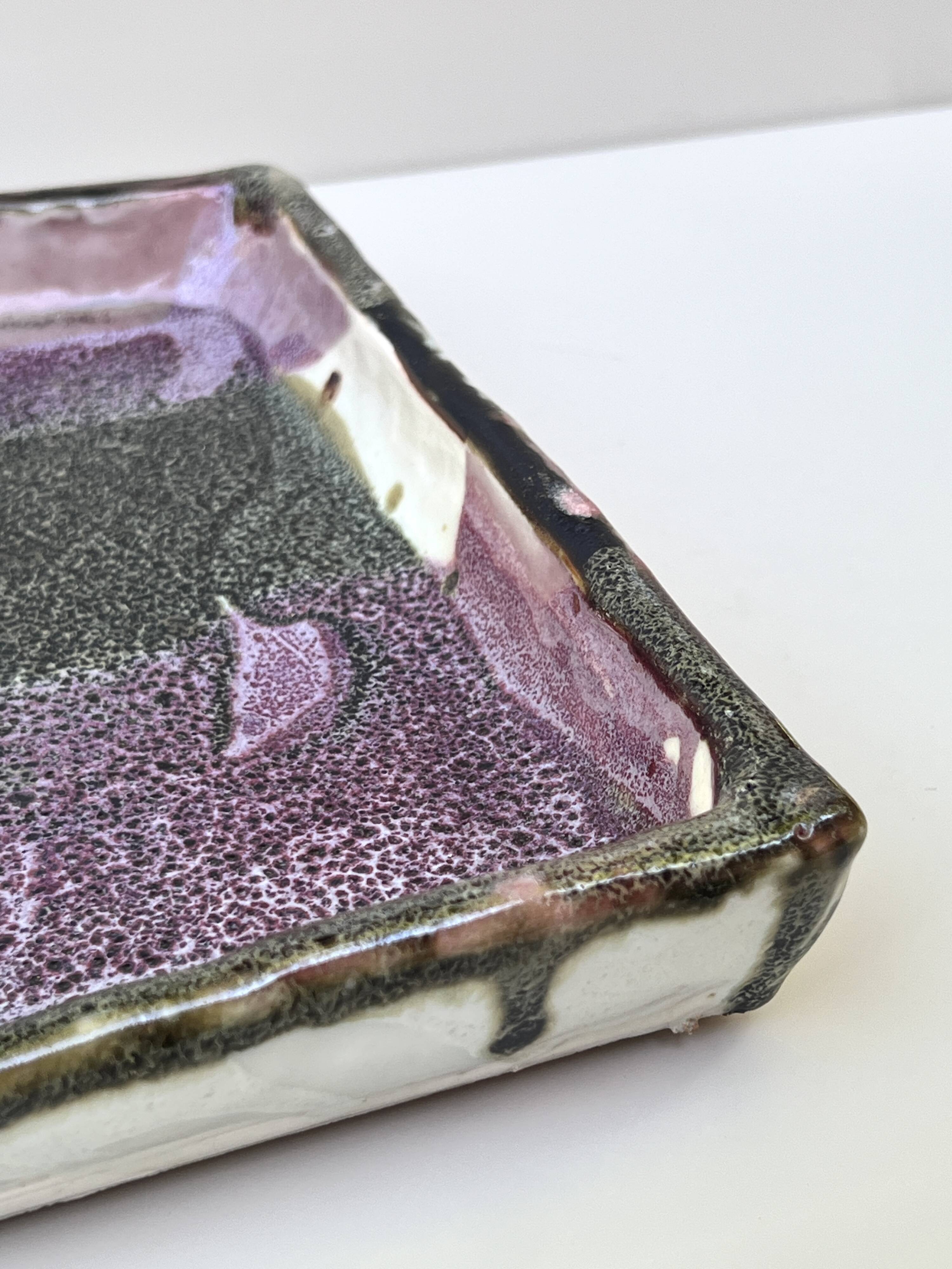 Plat / vide poche gres blanc chamoté & émaillé, pièce d'atelier signée 1970