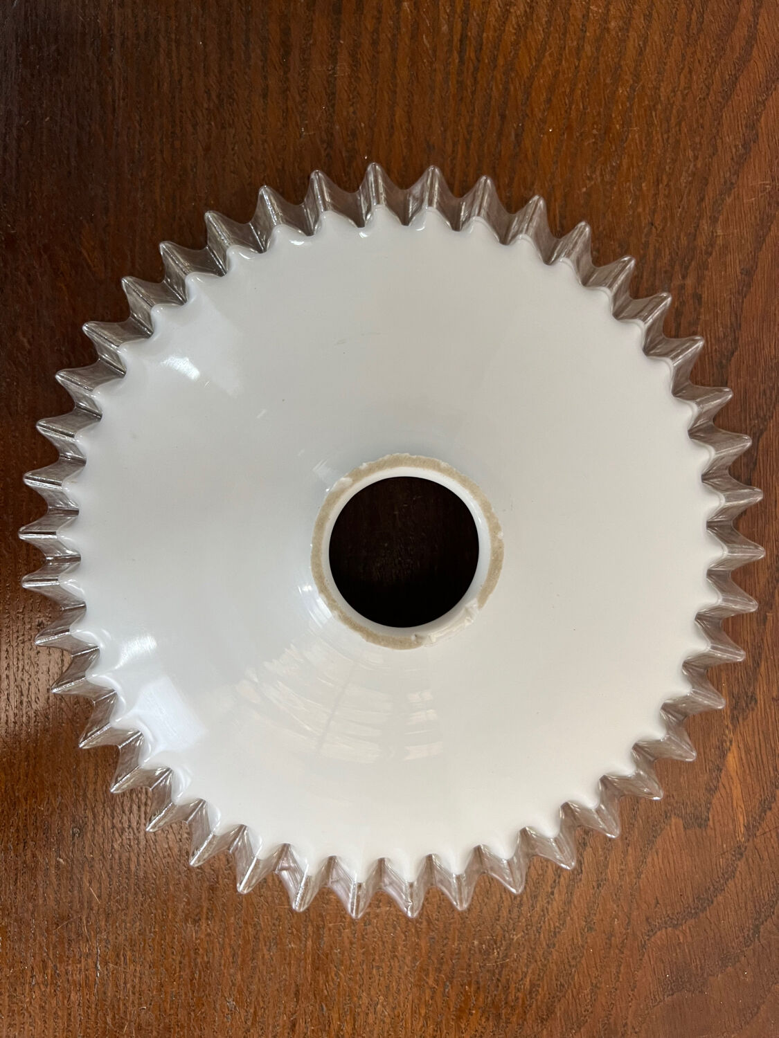 Vintage white opaline suspension