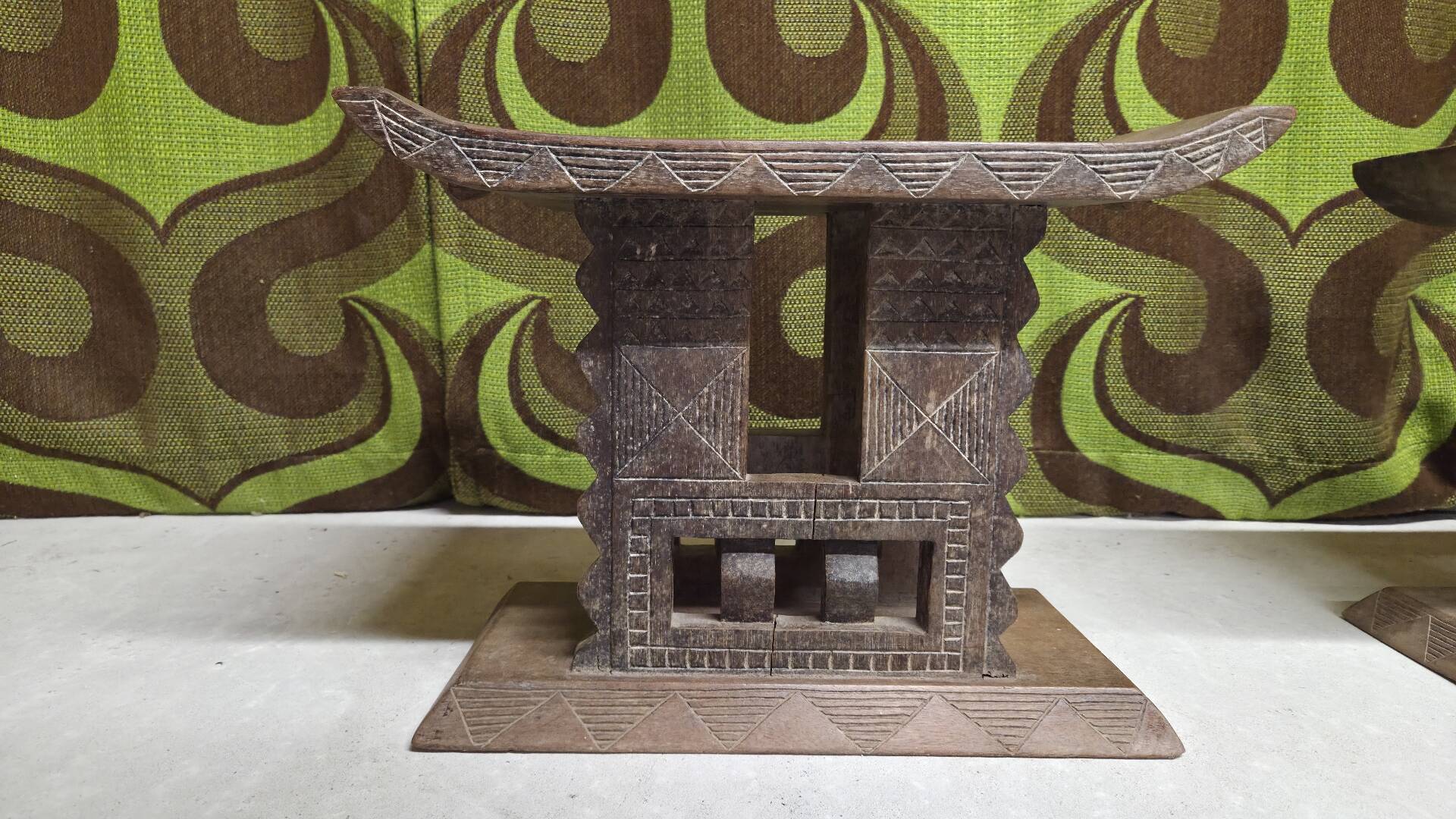 Paire de tabourets africains en bois sculpté  art tribal
