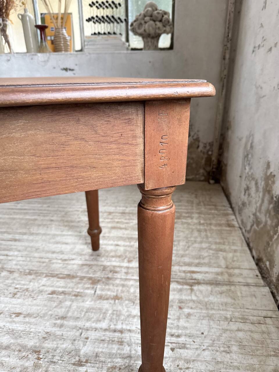 Turned leg cherry table 160cm