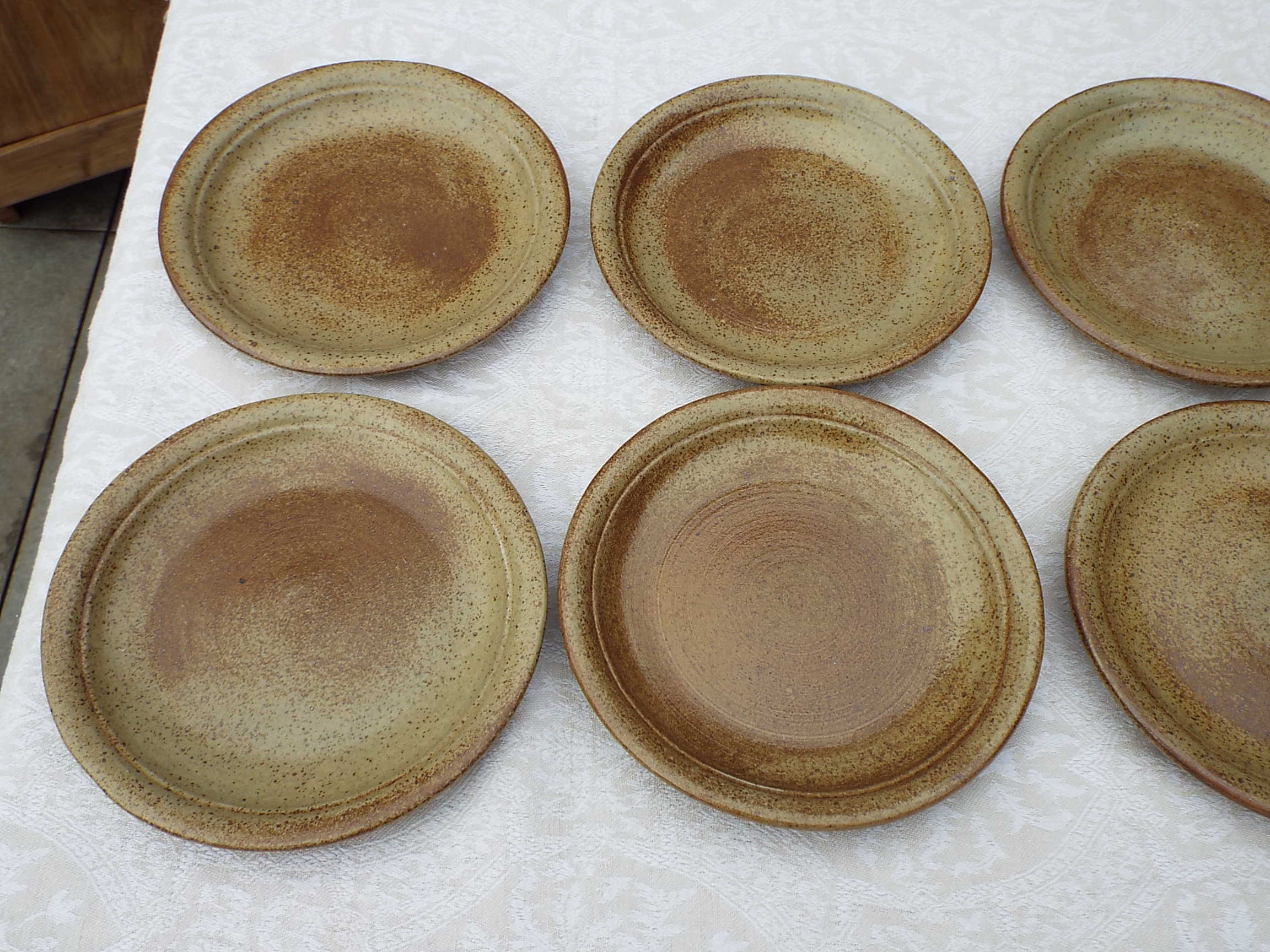 8 stoneware dessert plates
