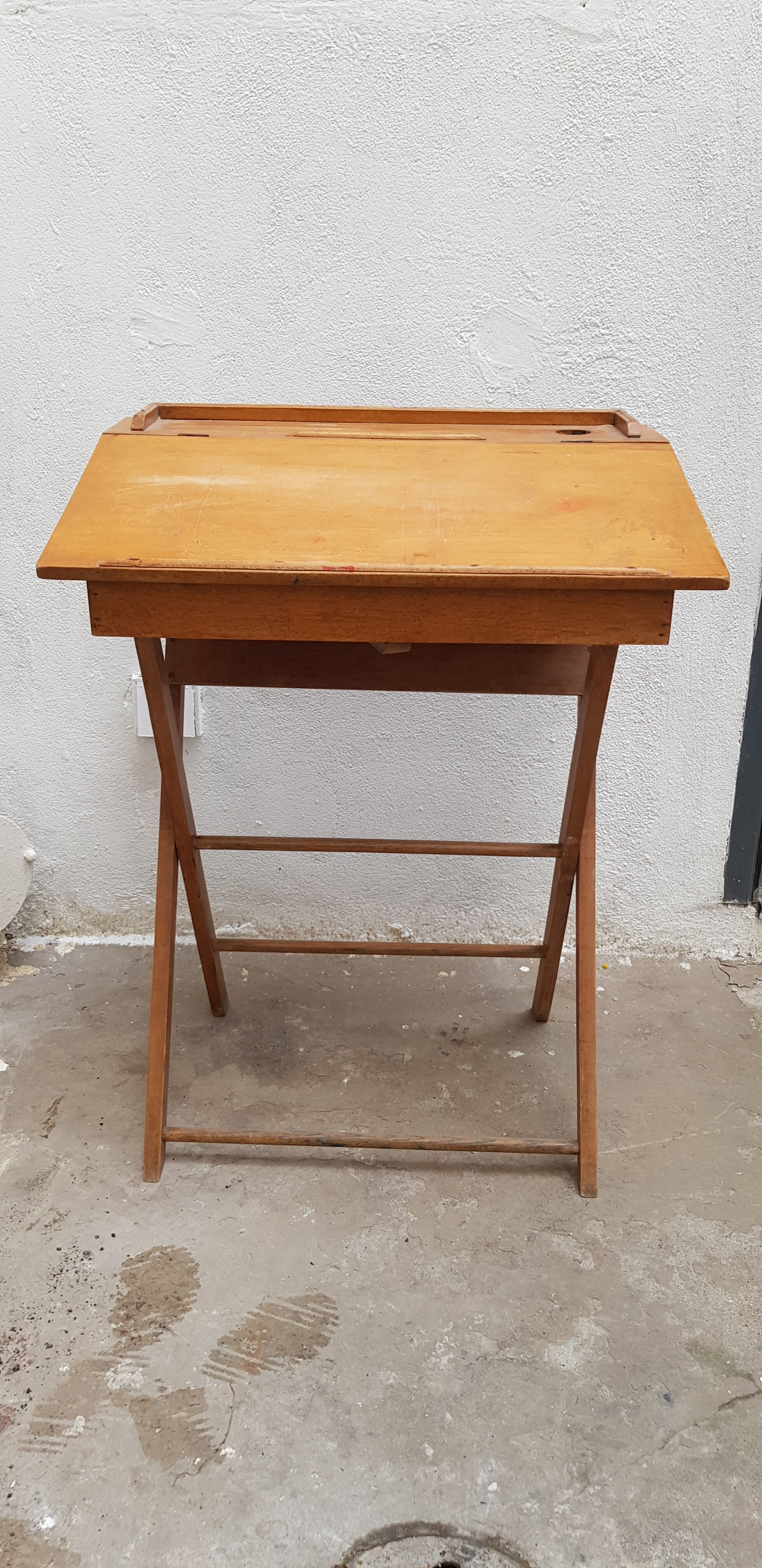 Children's foldable desk