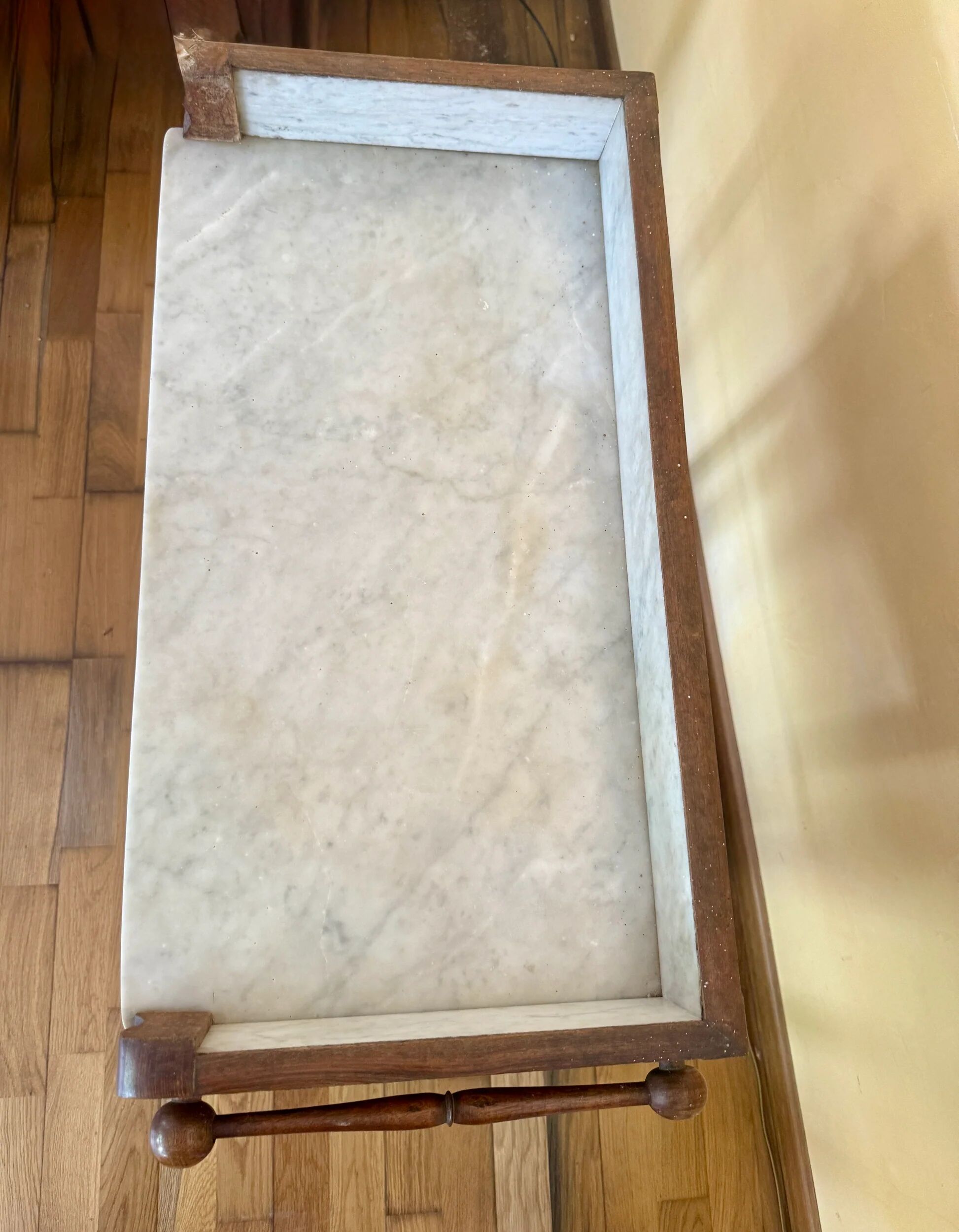 Bureau coiffeuse en bois et marbre