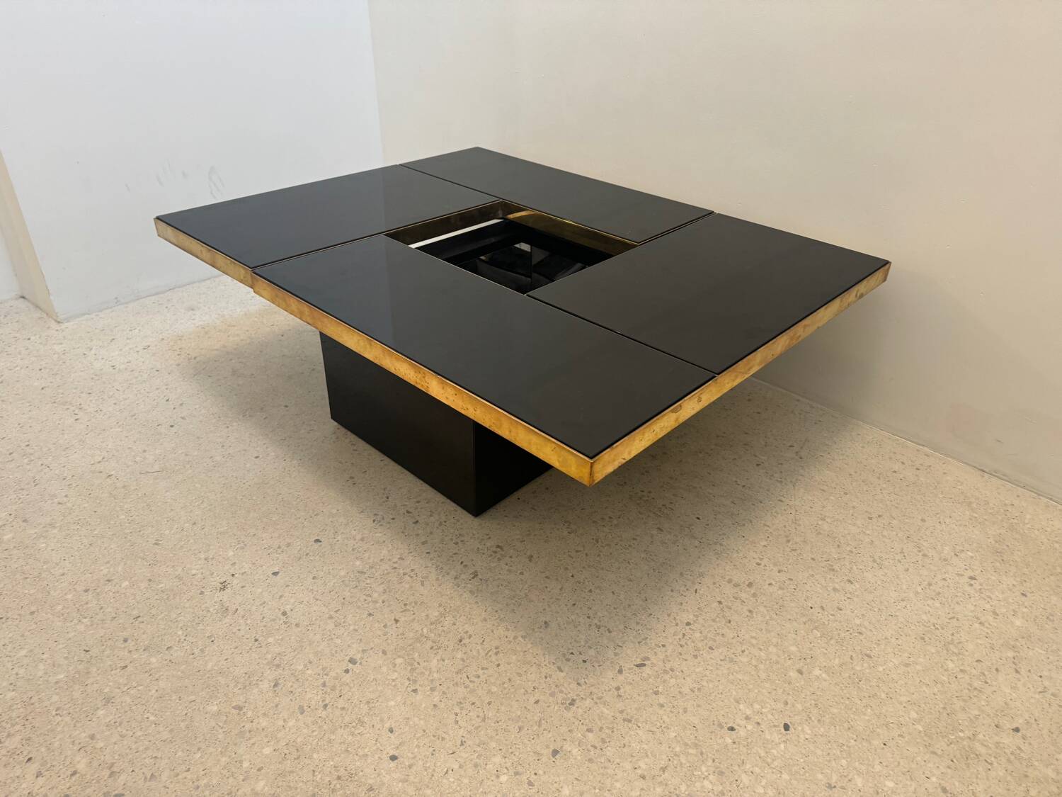 Sliding coffee table - hidden bar - Belgo Chrom