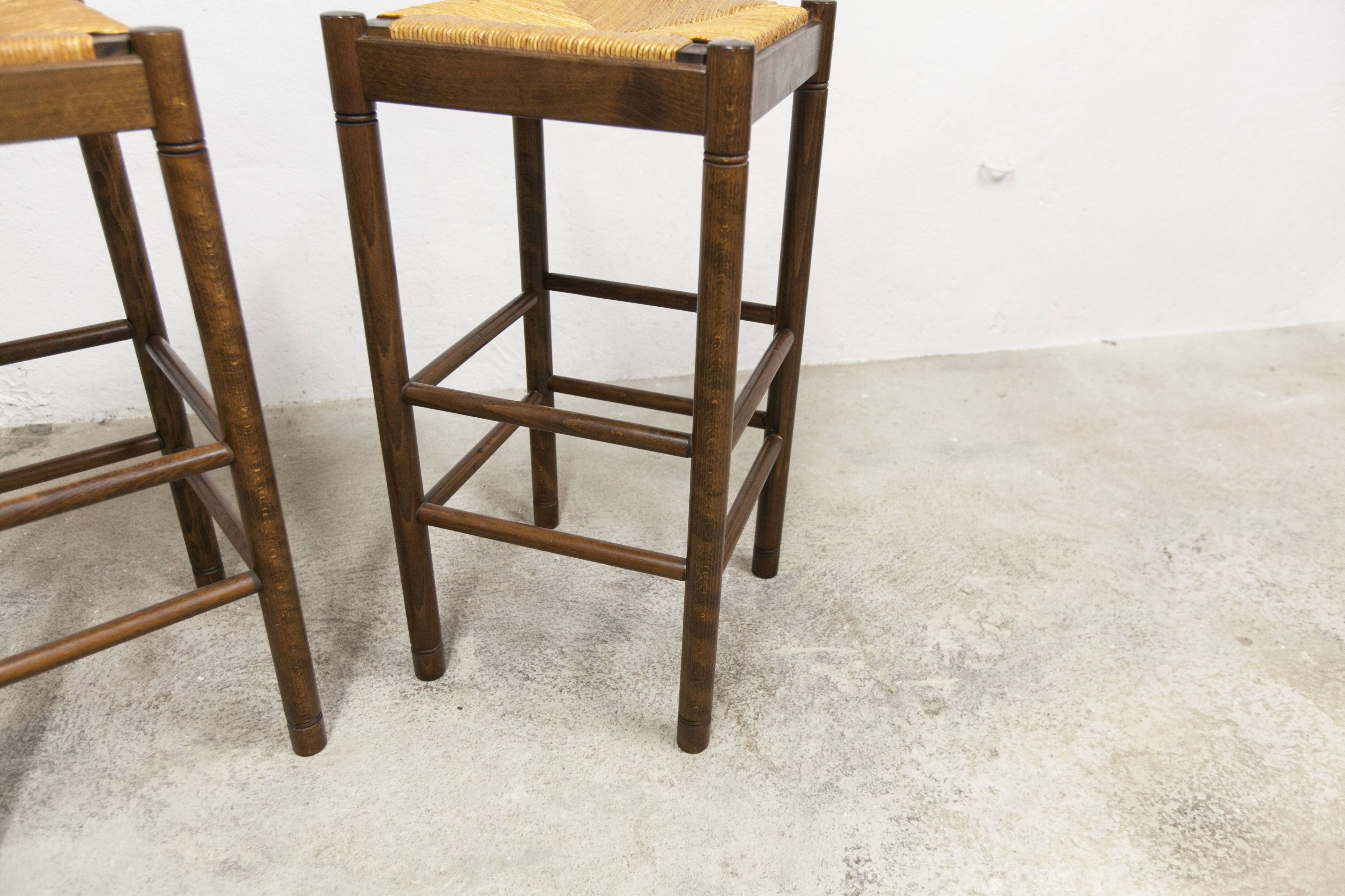 Pair of 80 cm high straw and beech bar stools