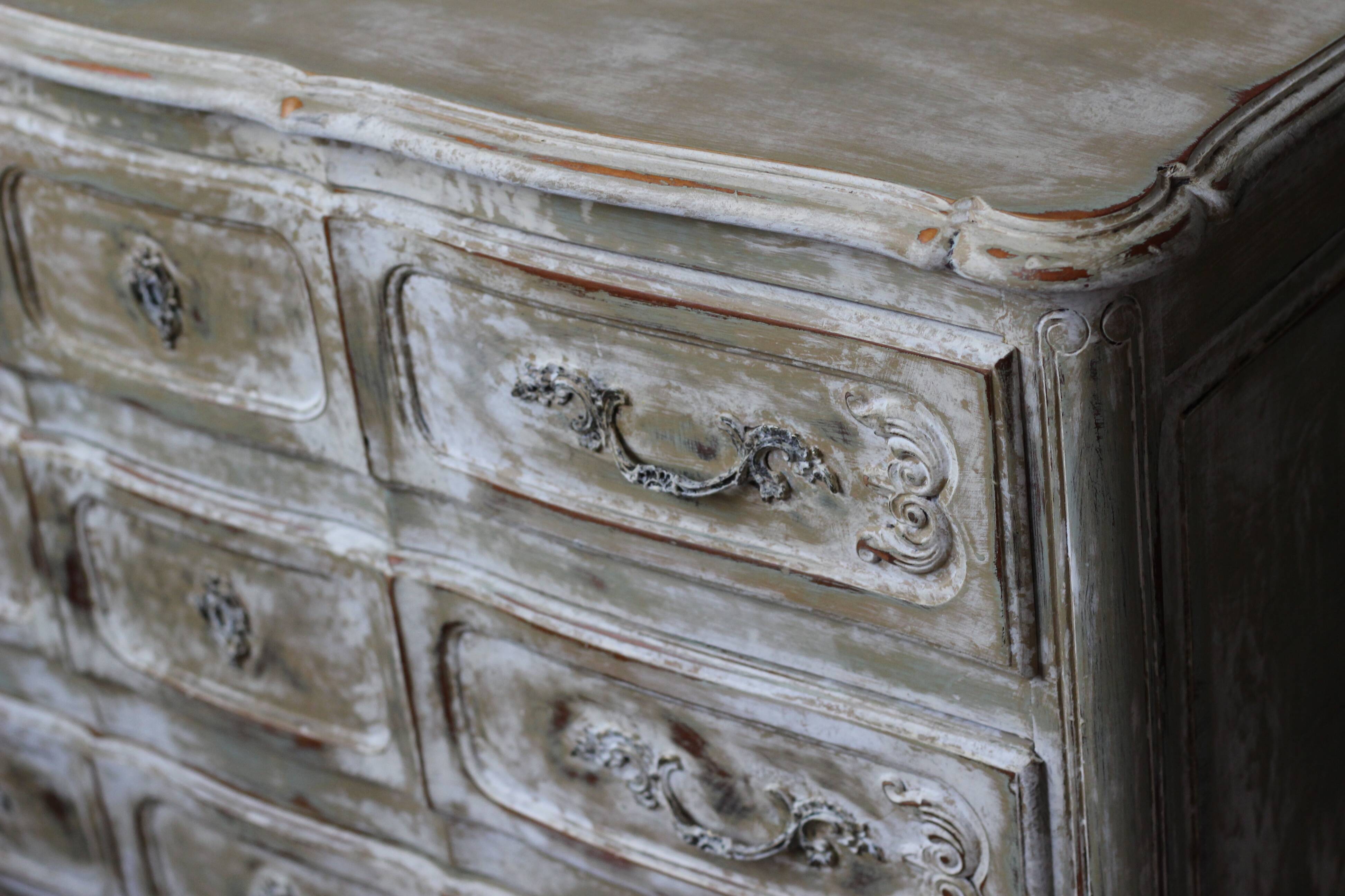Commode arbalete ancienne patinée beige et blanc