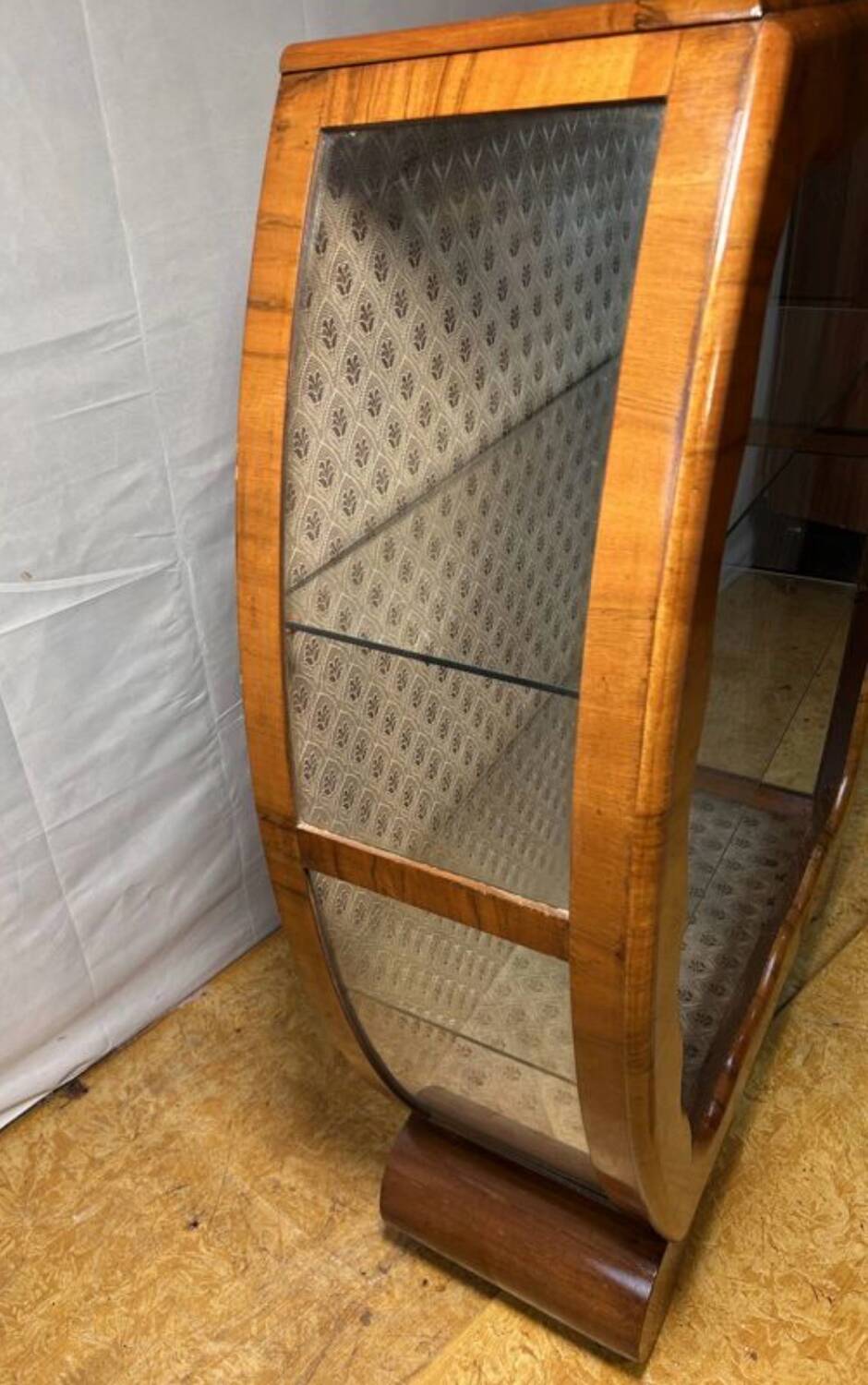 Art Deco Vintage Walnut Display Cabinet 1930s-1940s Art Deco Vintage W