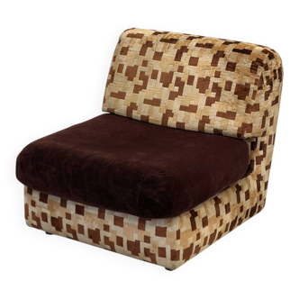 Vintage armchair from the 70s in beige and brown.