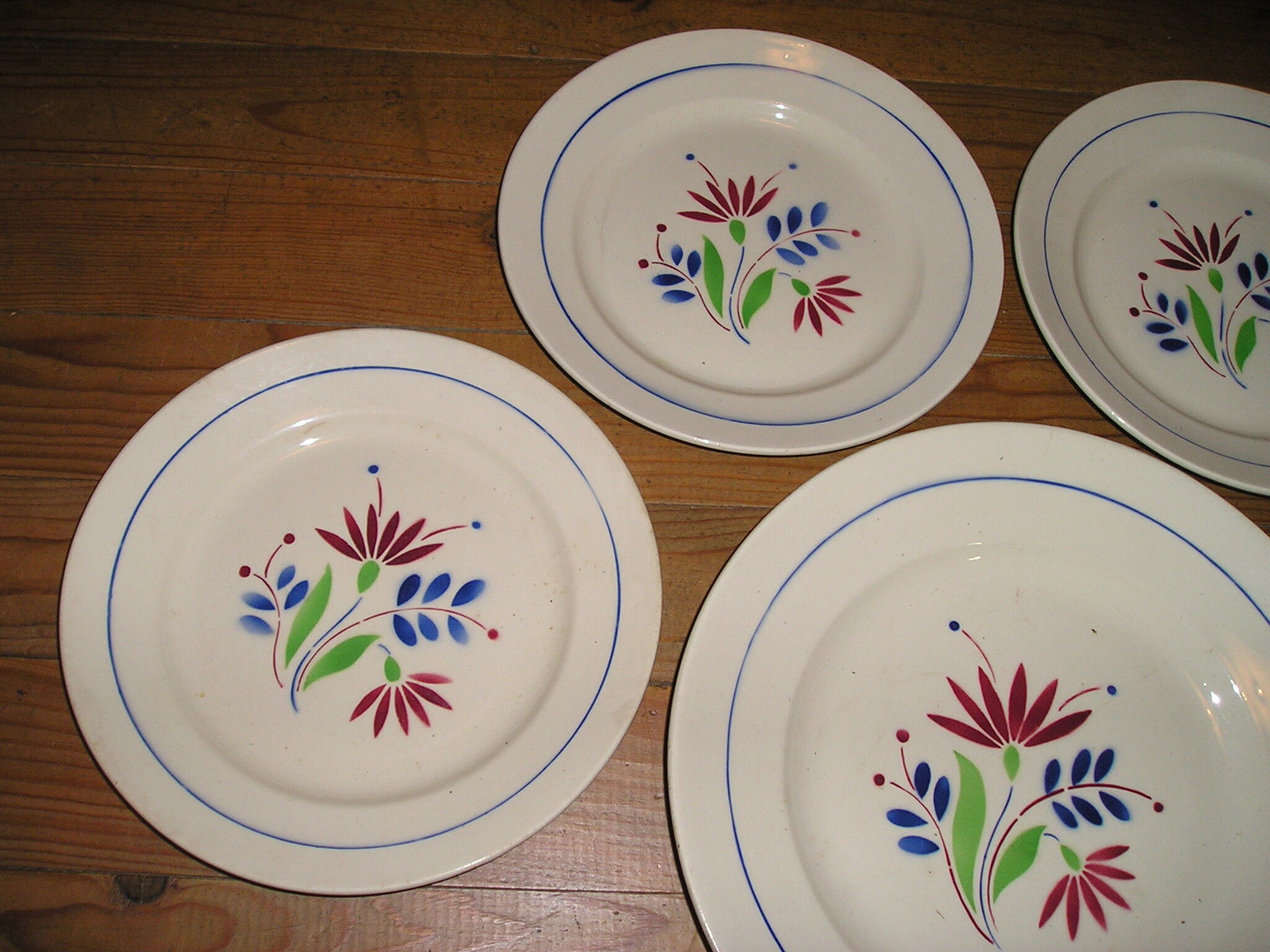 Set of 4 dinner plates and round top, K & G Luneville faience model "Rafael"