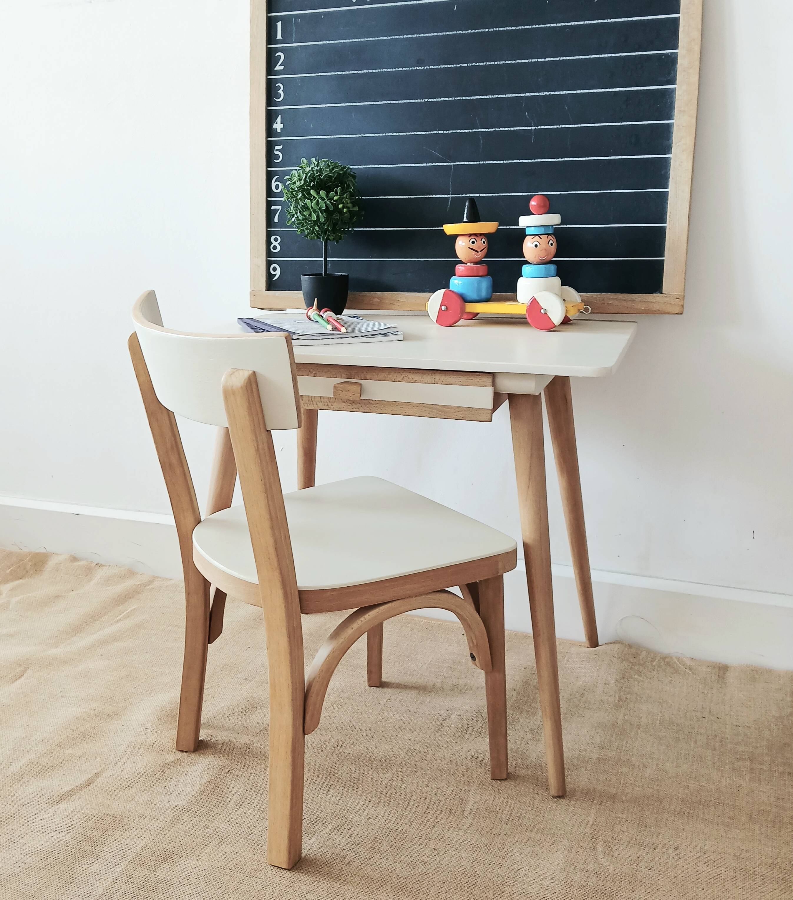 CHILDREN'S DESK AND CHAIR BAUMANN