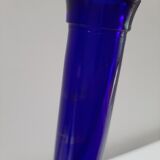 Carafe en verre bleu