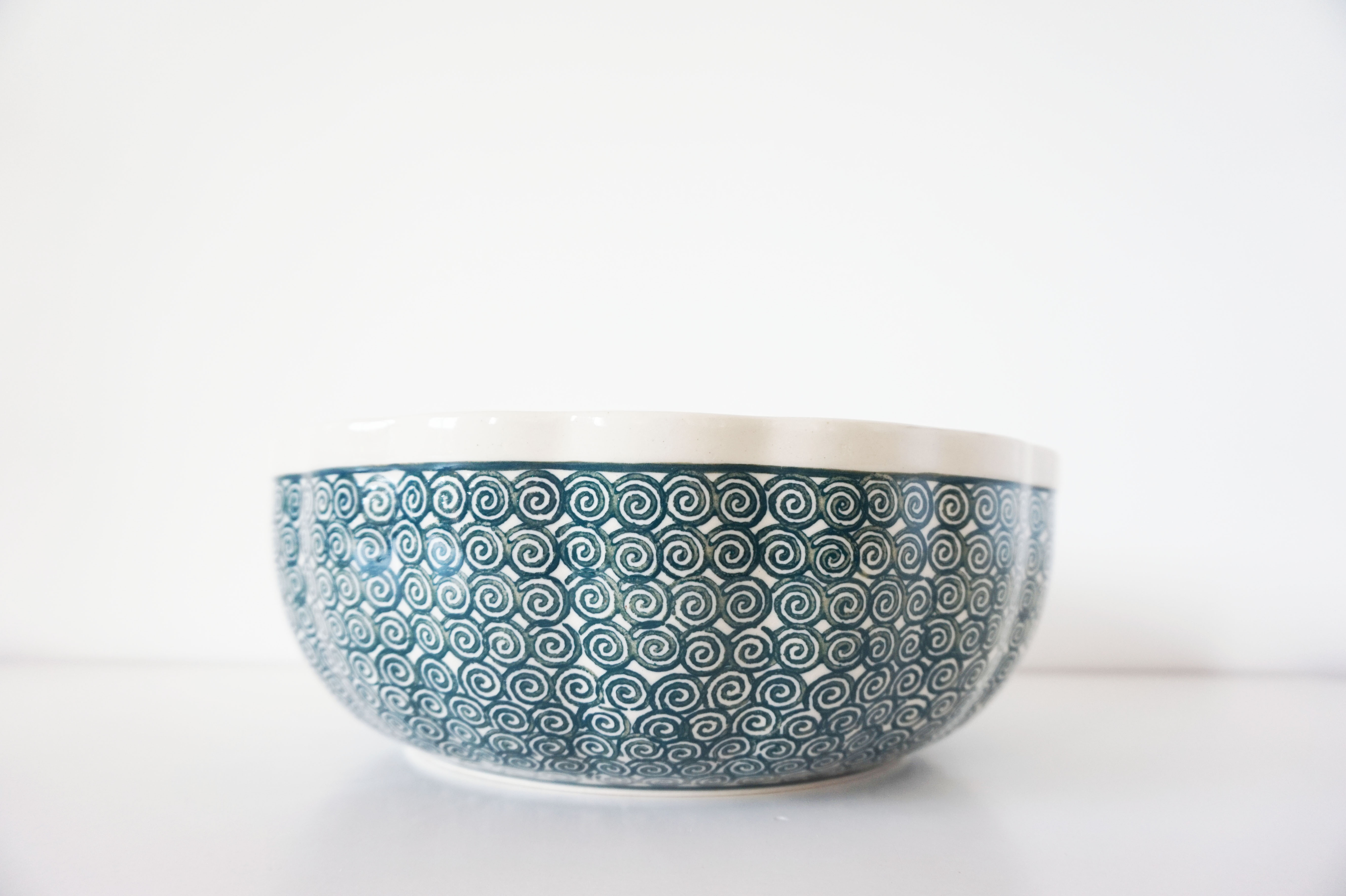 Salad bowl green circular pattern