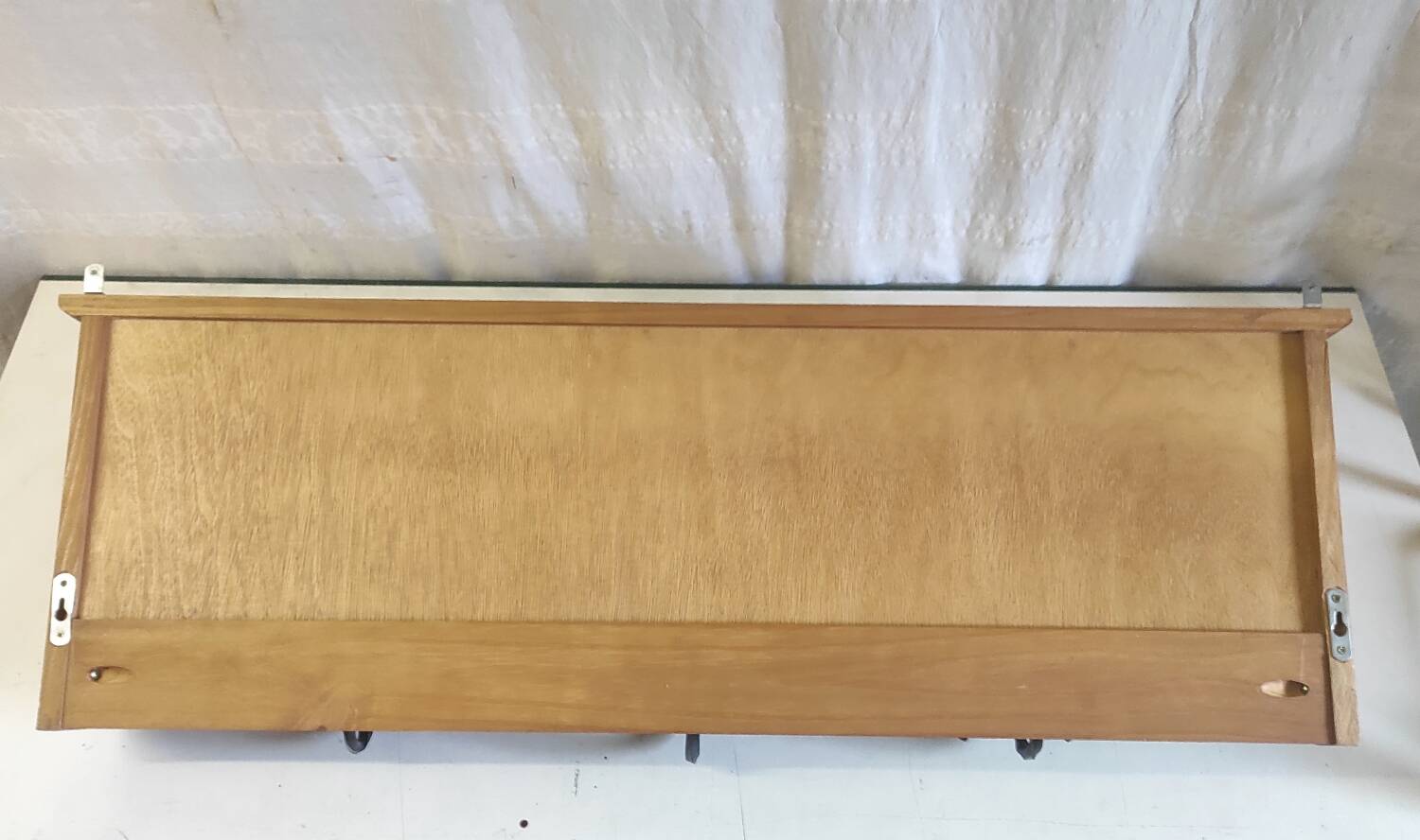 Porte manteaux mural vintage en bois et fer forgé.