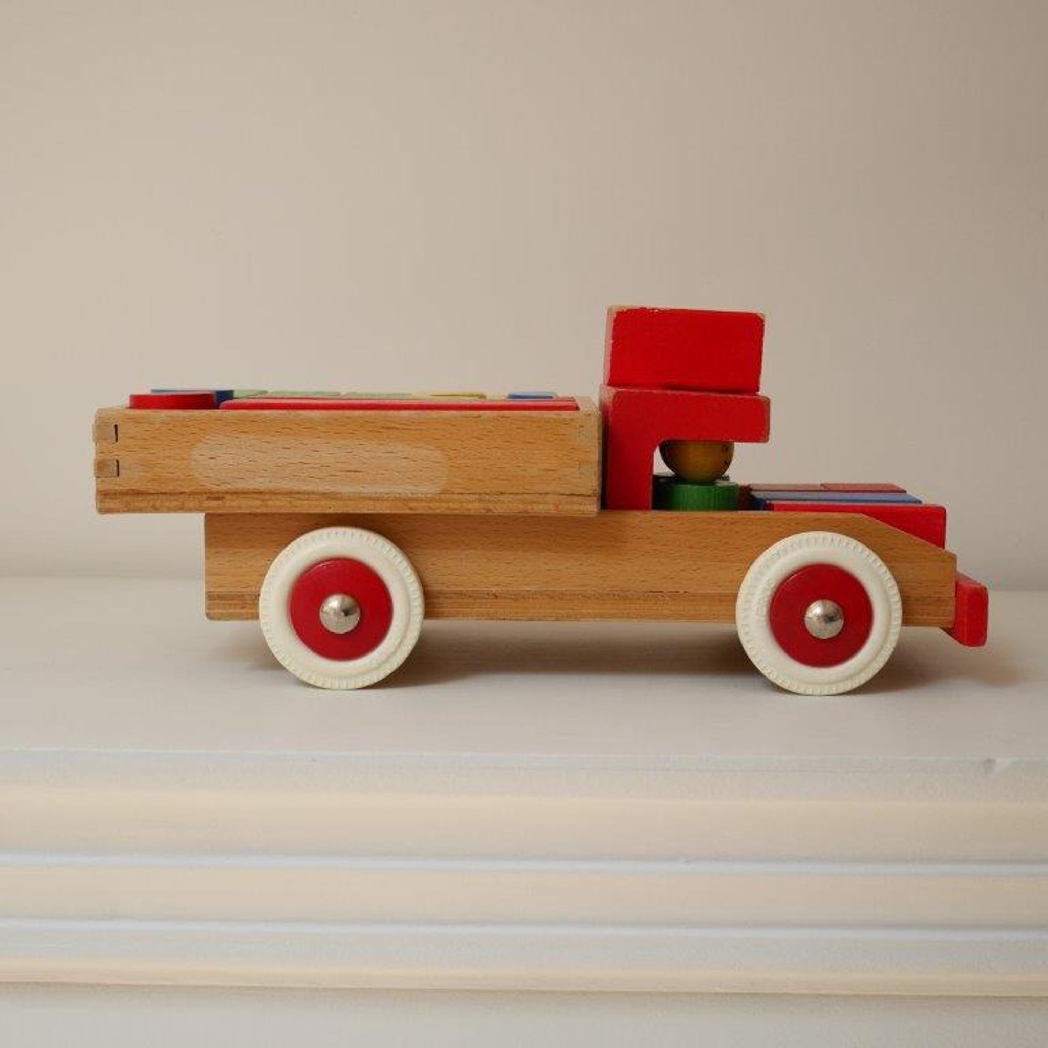 Camion en bois heros